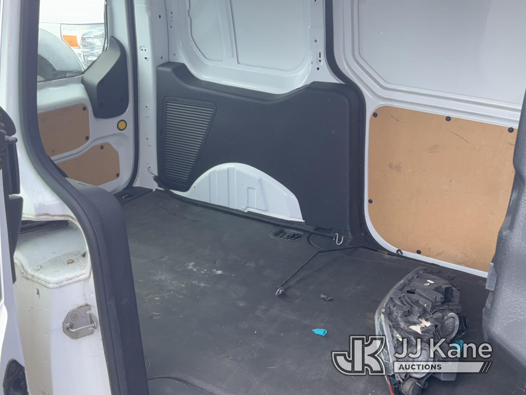 (Jurupa Valley, CA) 2017 Ford Transit Connect Cargo Van Not Running , Wrecked, Must Be Towed , Air B