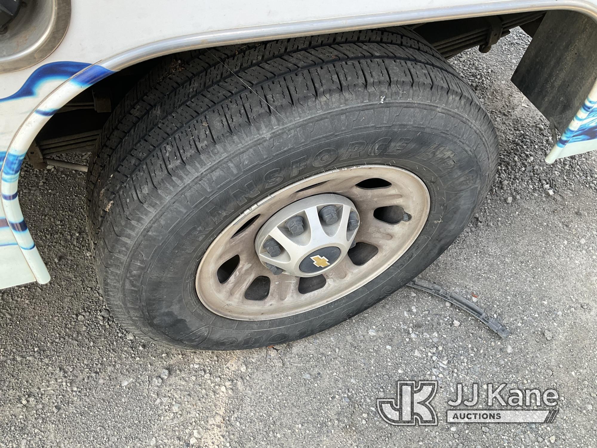 (Jurupa Valley, CA) 2011 Chevrolet Silverado 3500HD Service Truck Not Running, Bad Batteries, True H