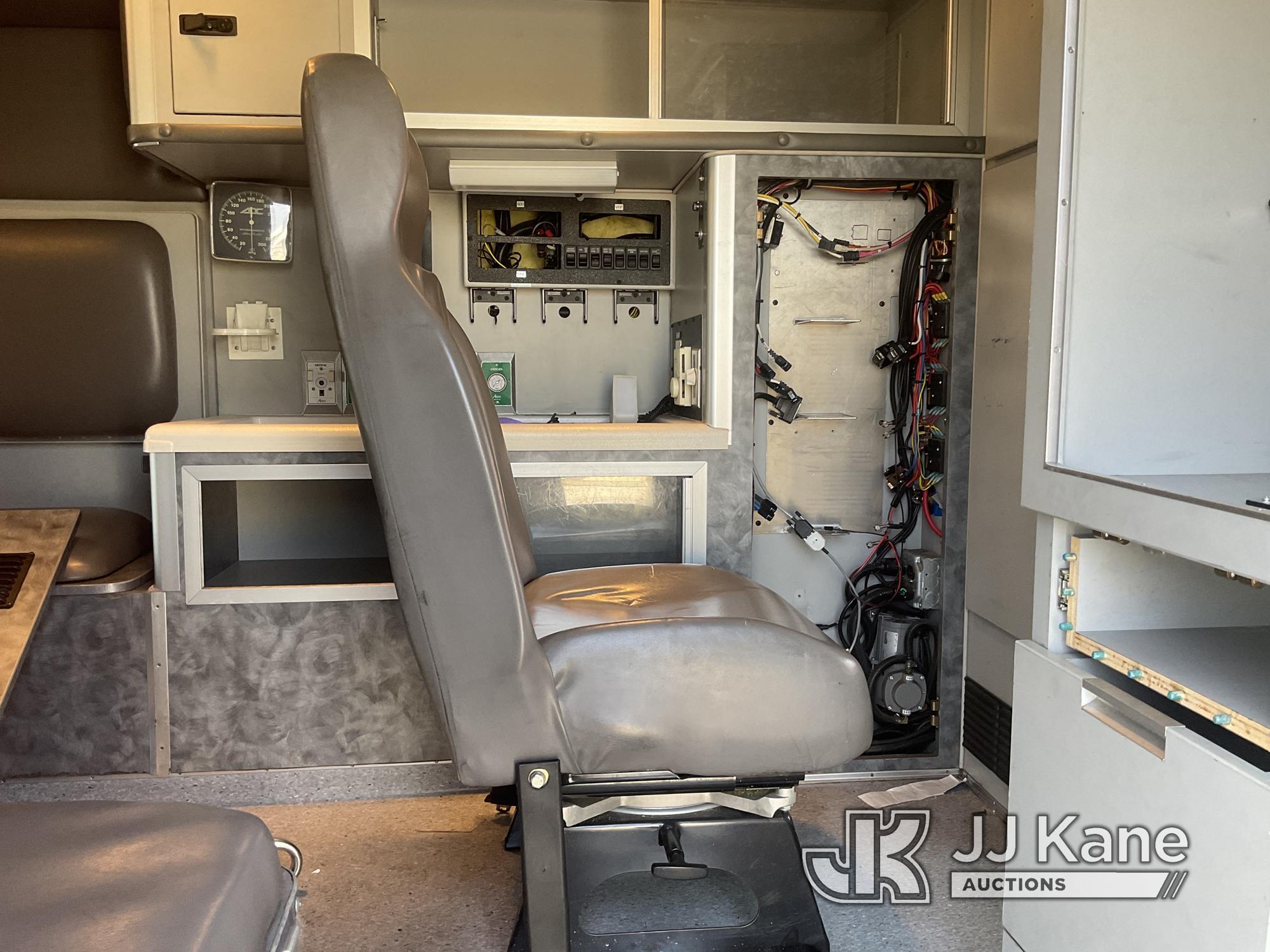 (Jurupa Valley, CA) 2006 Ford Econoline 450 Cutaway Ambulance Runs & Moves, Windshield Cracked