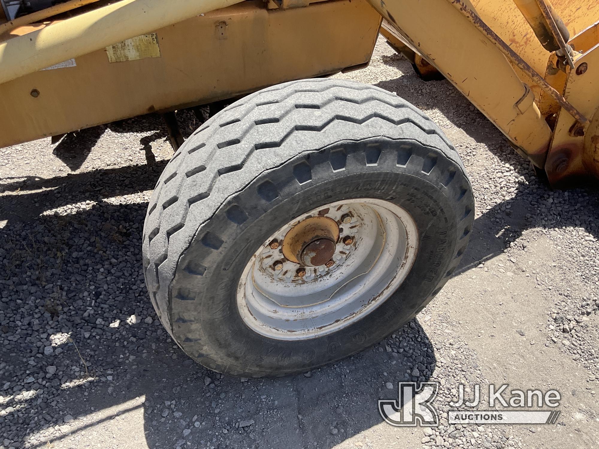 (Jurupa Valley, CA) 1989 Case Tractor Utility Tractor Loader Runs & Moves