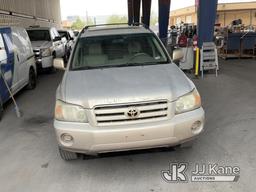 (Jurupa Valley, CA) 2006 Toyota Highlander 4-Door Sport Utility Vehicle Runs & Moves, Paint Damage