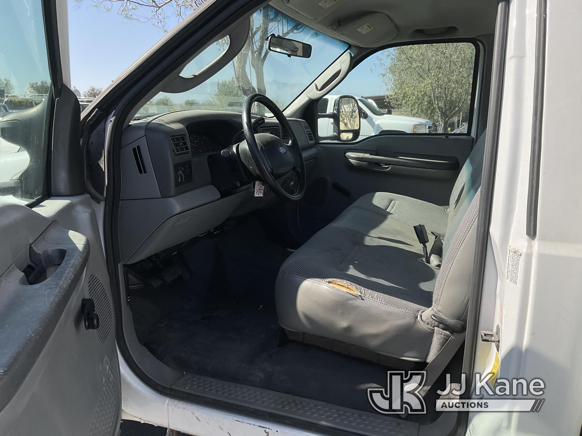 (Jurupa Valley, CA) 2003 Ford F450 Utility Truck Runs & Moves