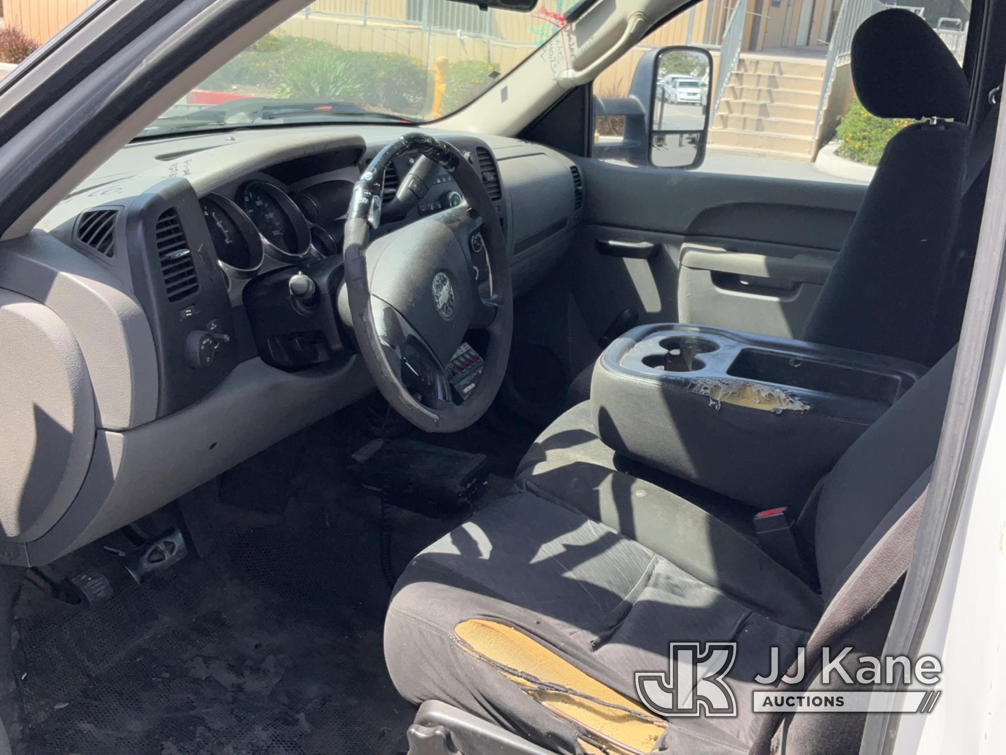 (Jurupa Valley, CA) 2010 Chevrolet Silverado 2500HD Regular Cab Pickup 2-DR Runs & Moves, Check Engi