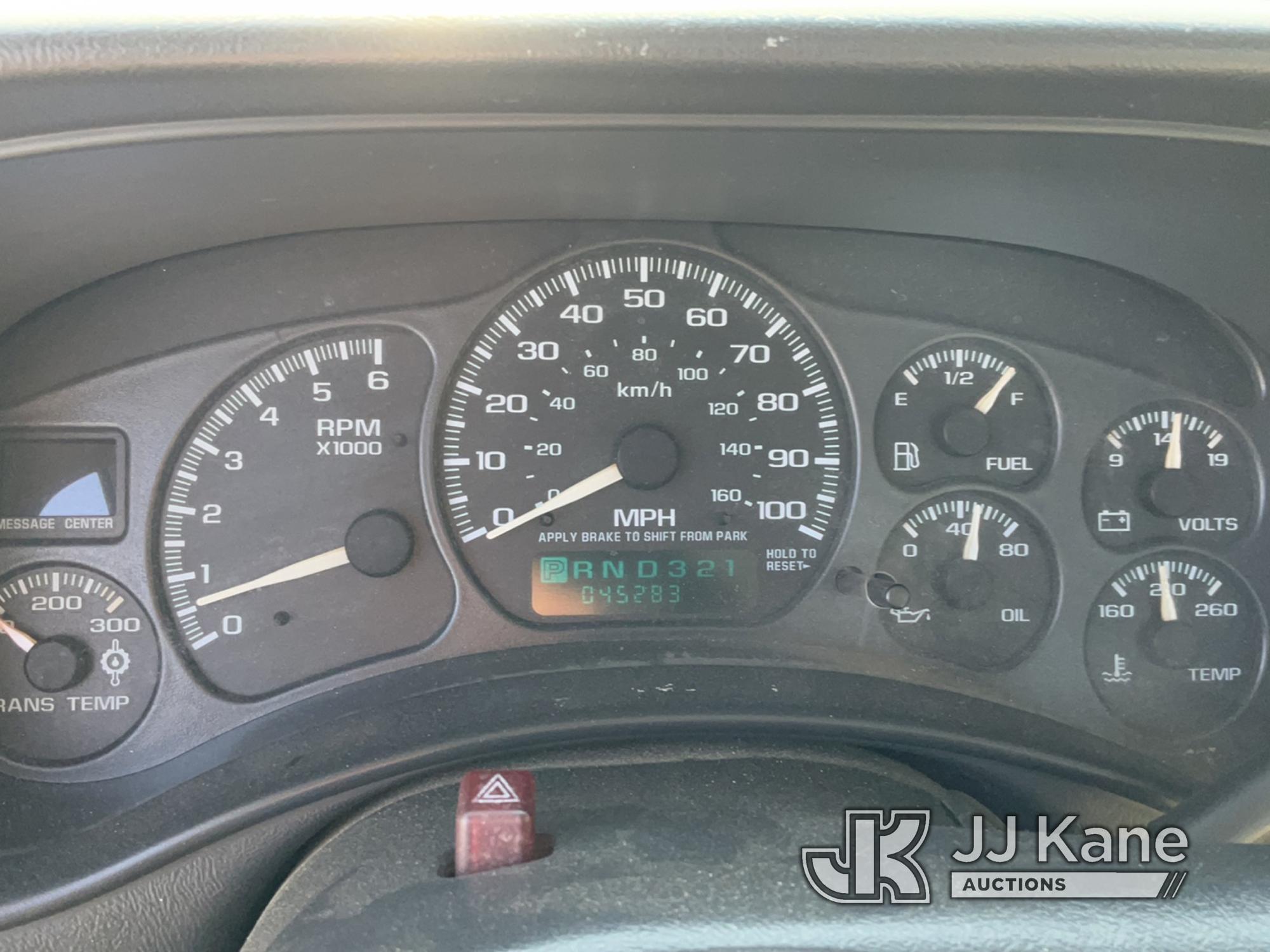 (Jurupa Valley, CA) 2001 Chevrolet Silverado 2500 Stake Truck Runs & Moves