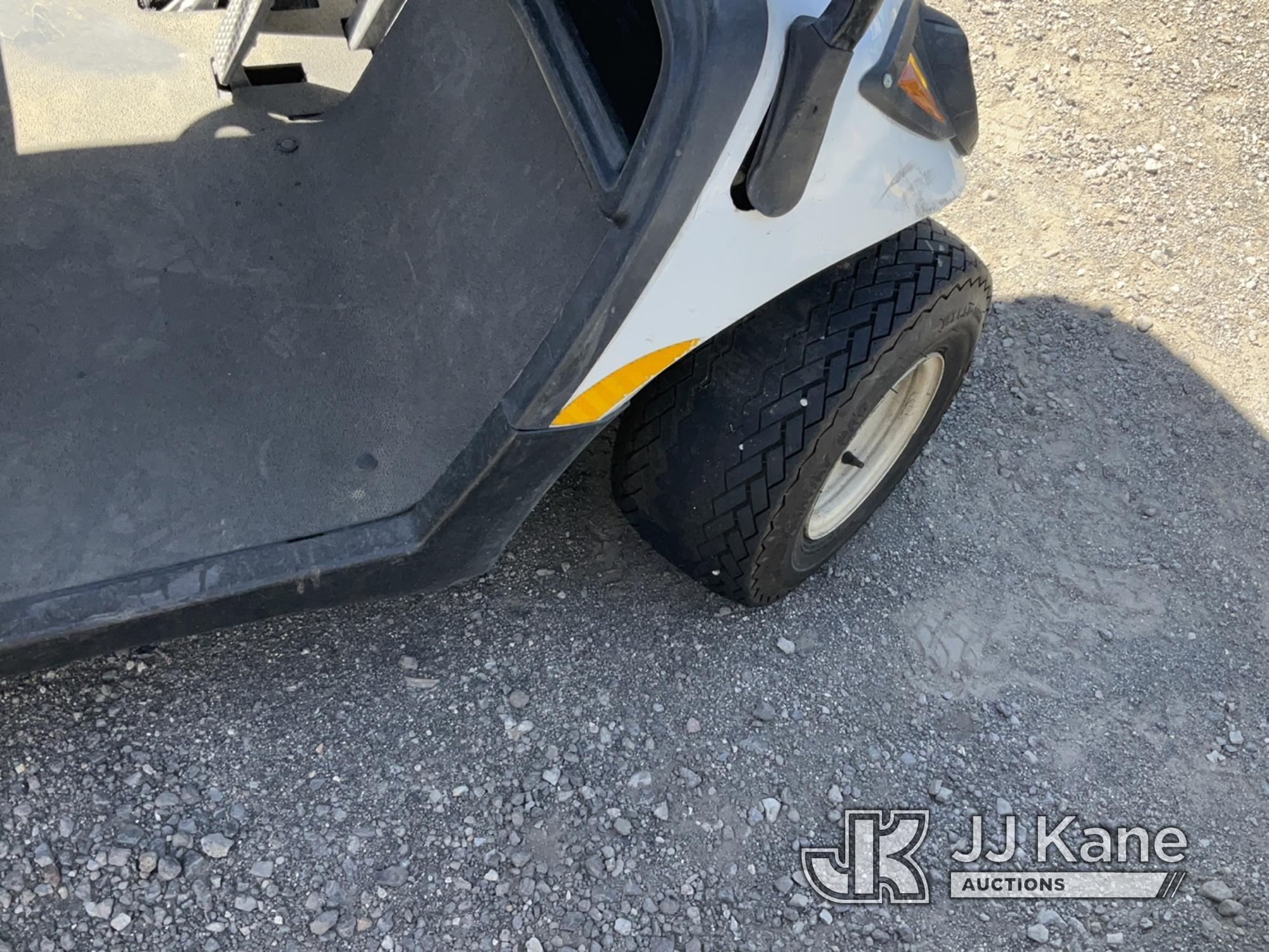 (Jurupa Valley, CA) 2011 Yamaha Golf Cart Runs & Moves, Bad Tires , No Key