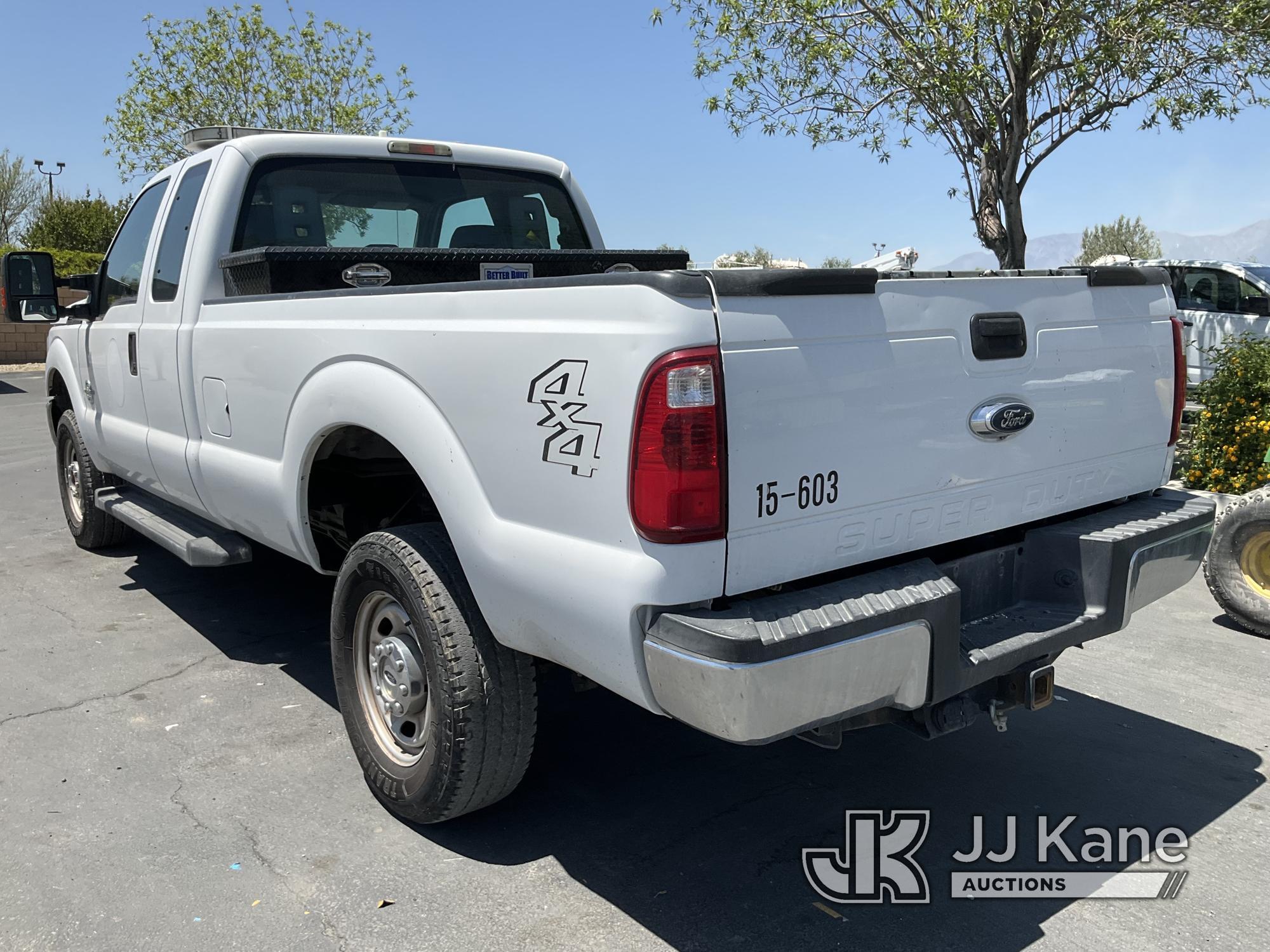 (Jurupa Valley, CA) 2015 Ford F350 4x4 Extended-Cab Pickup Truck Runs & Moves