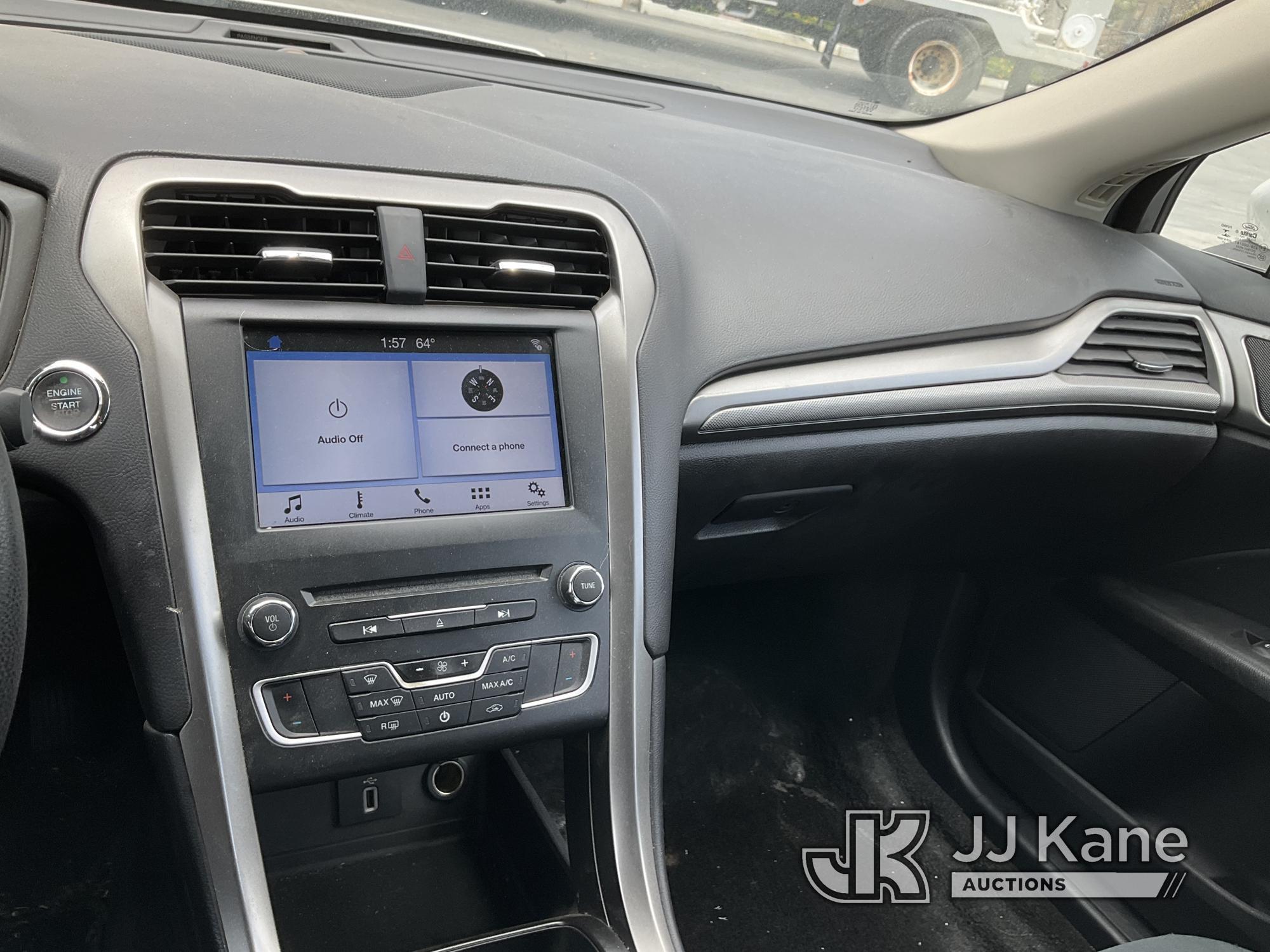 (Jurupa Valley, CA) 2018 Ford Fusion 4-Door Sedan Runs & Moves