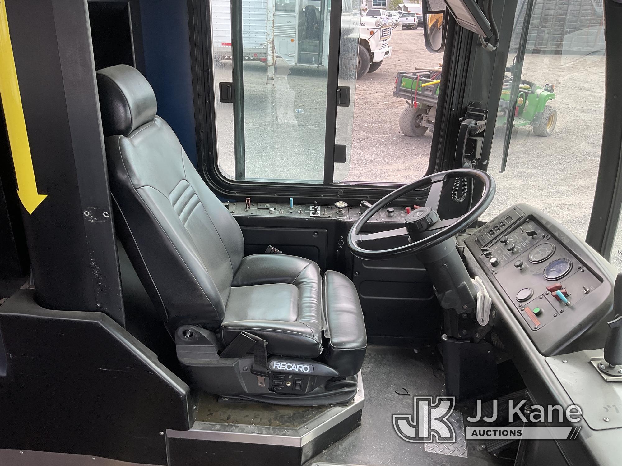 (Jurupa Valley, CA) 2013 Gillig Low Floor Bus Runs & Moves, CNG Tank Expires In AUG 2038