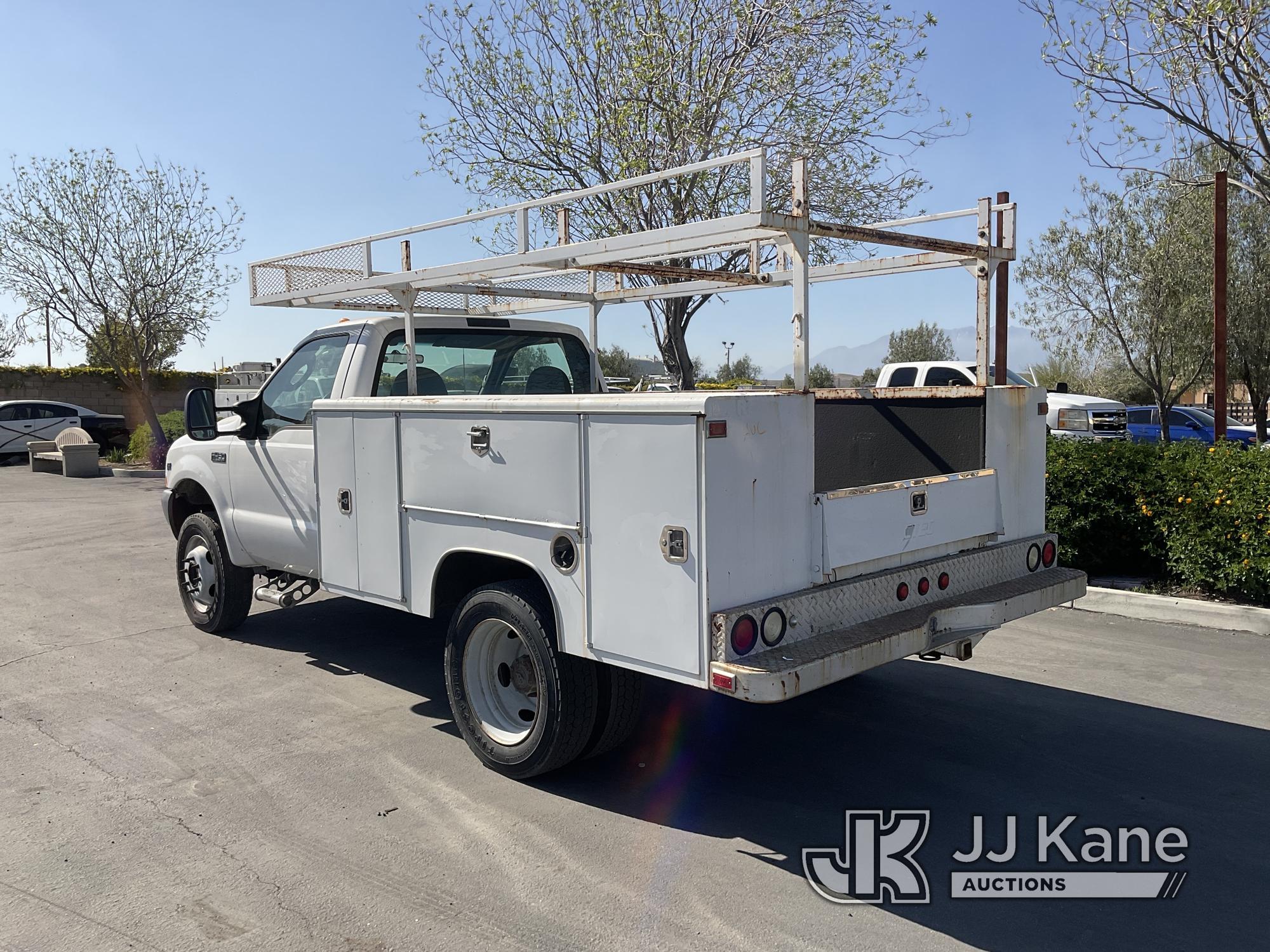 (Jurupa Valley, CA) 2003 Ford F450 Utility Truck Runs & Moves