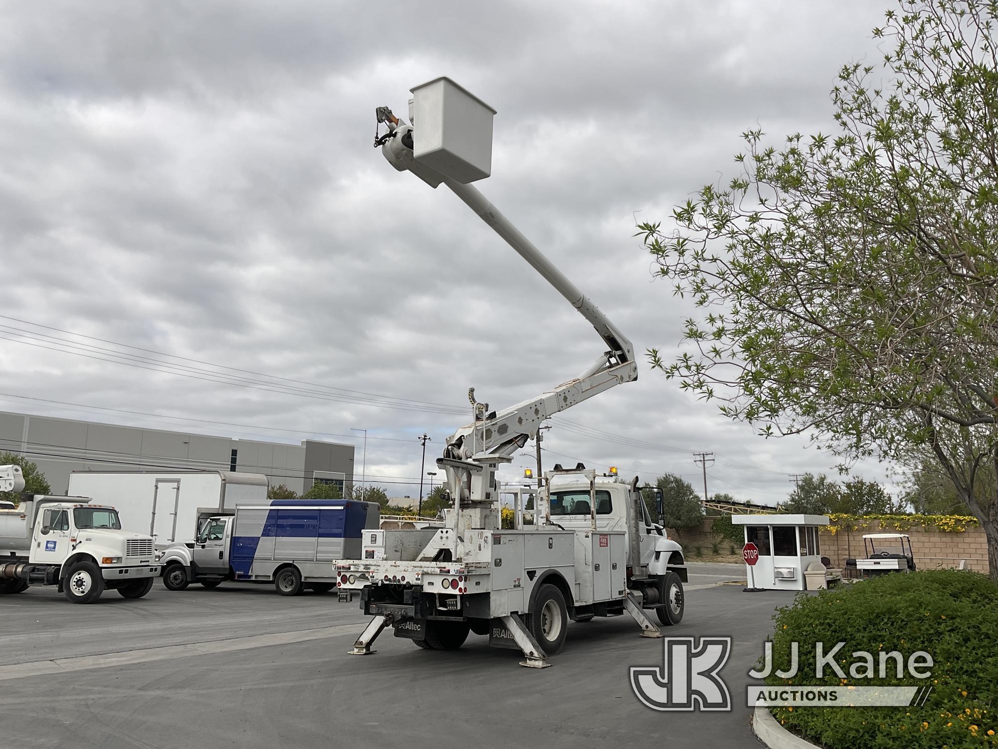 (Jurupa Valley, CA) Altec AA55, Material Handling Bucket , 2016 International 7300 4X4 Utility Truck