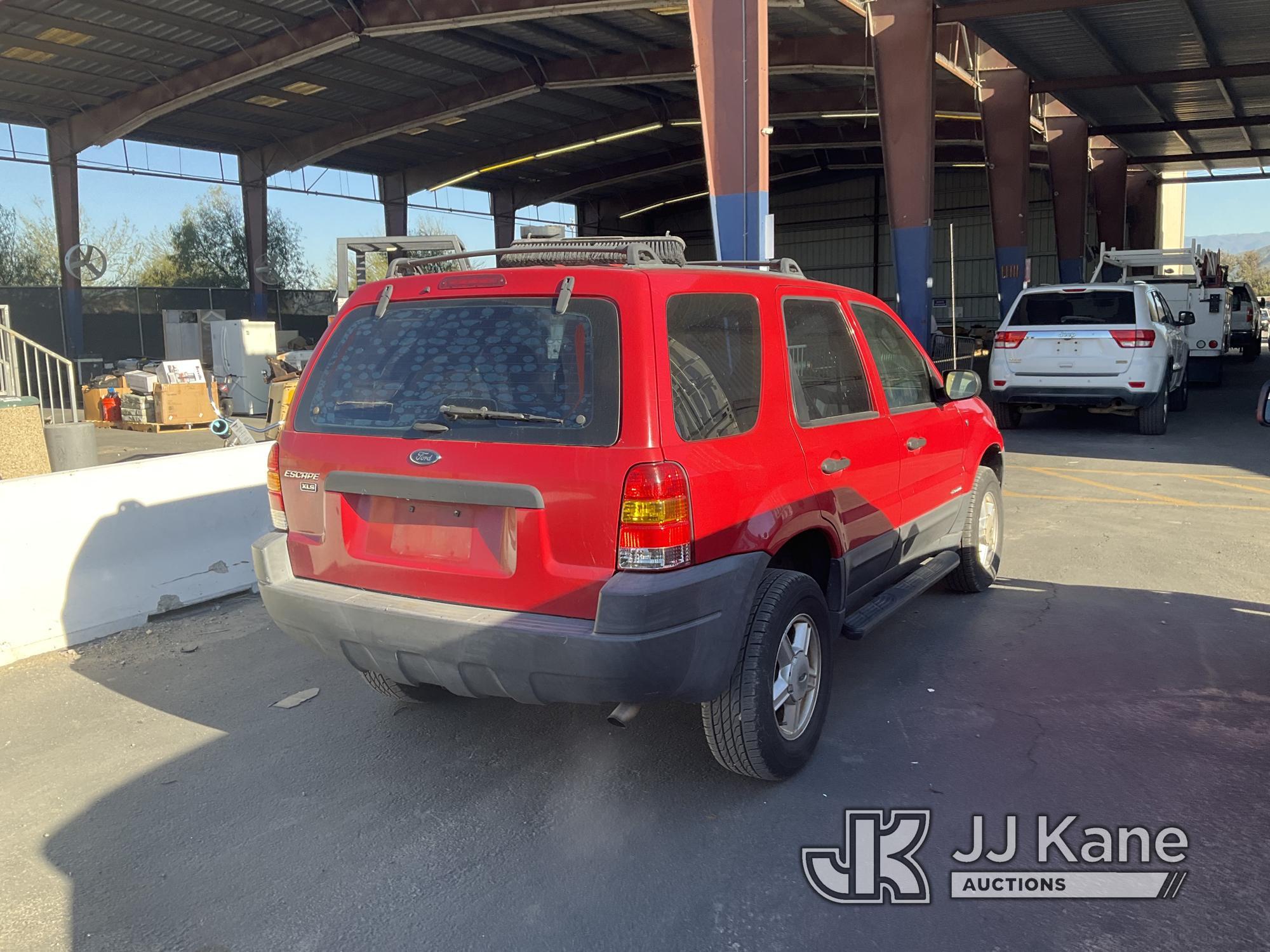 (Jurupa Valley, CA) 2002 Ford Escape XLS 4-Door Sport Utility Vehicle Runs & Moves) (Has Air Bag Lig