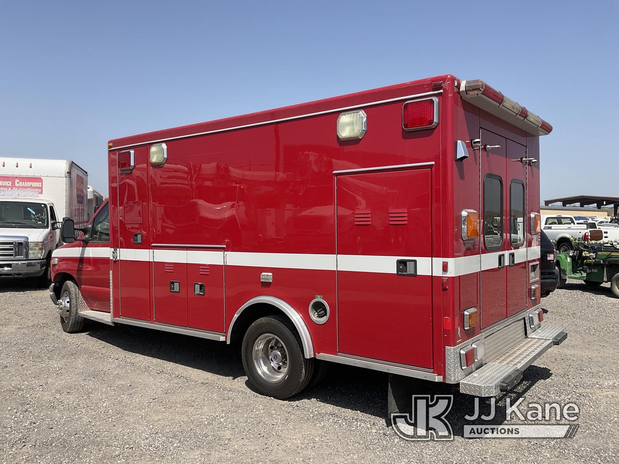 (Jurupa Valley, CA) 2003 Ford E-450 Ambulance Engine Runs, ABS Light On. Air Bag Light On, Front  Pa