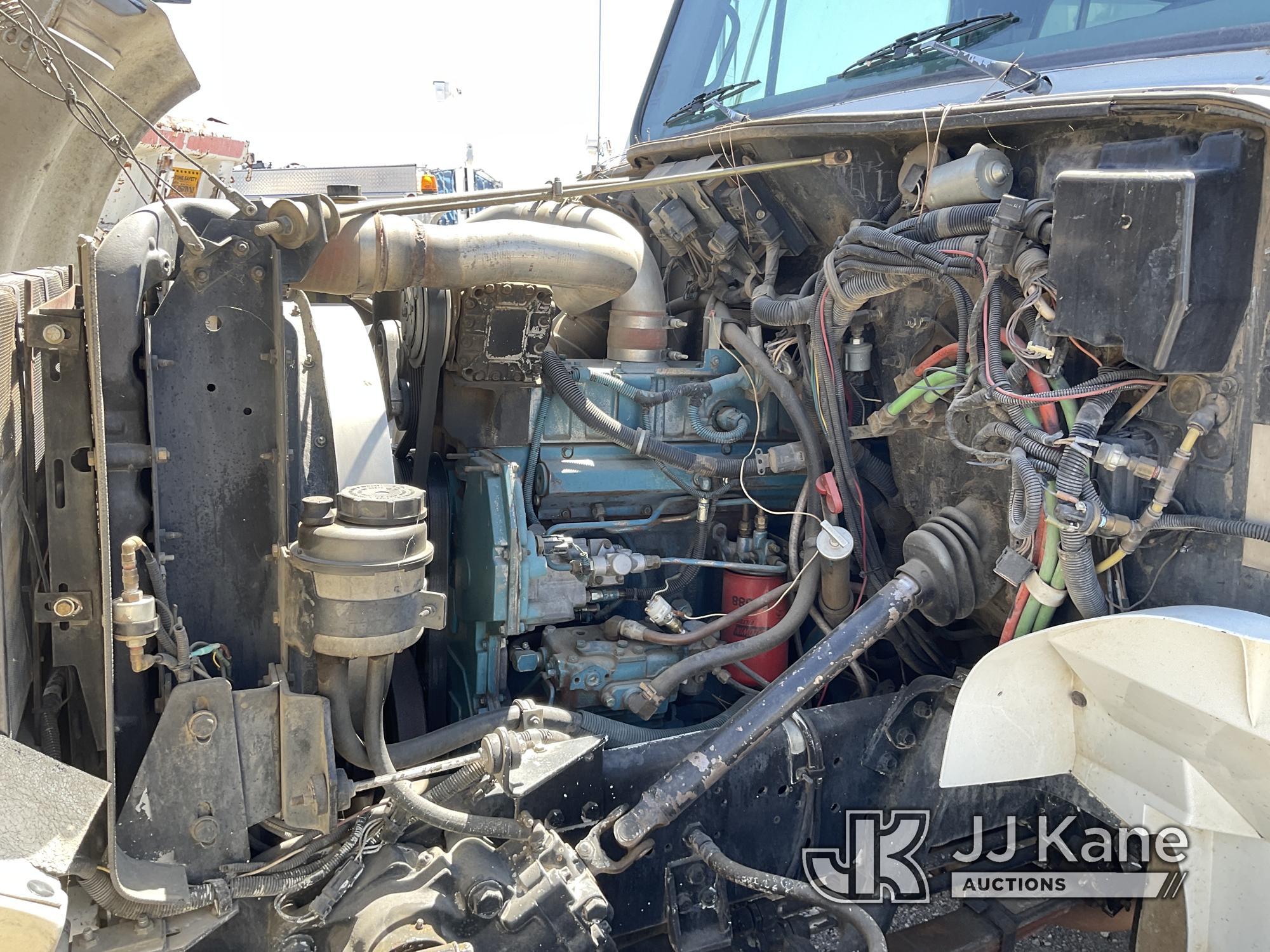 (Jurupa Valley, CA) 1998 International 4800 4x4 Pumper/Fire Truck Runs & Moves