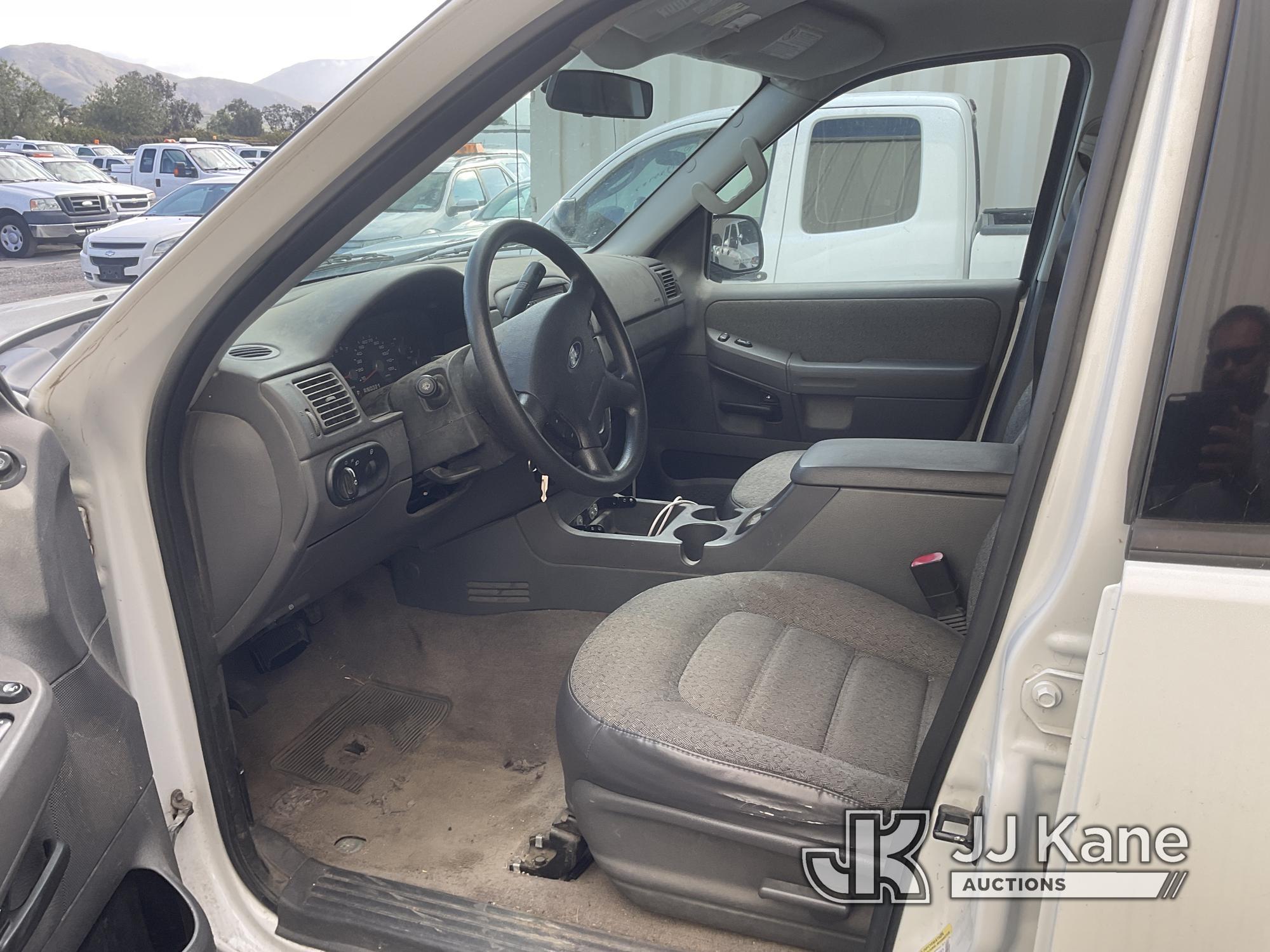 (Jurupa Valley, CA) 2004 Ford Explorer 4-Door Sport Utility Vehicle Engine Runs, Transmission Needs