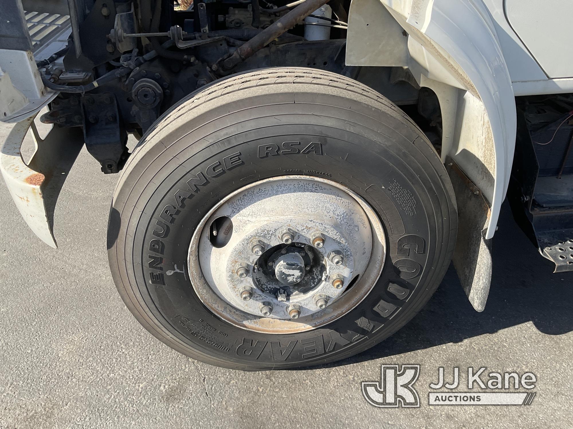 (Jurupa Valley, CA) 2002 International 4900 Dump Truck Runs & Moves