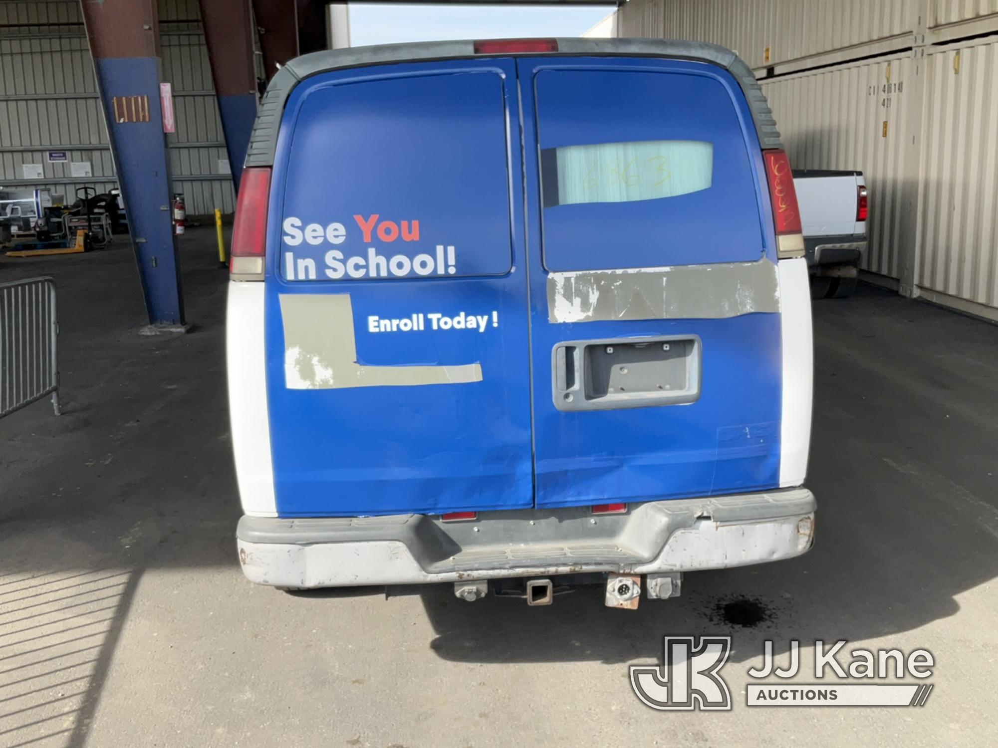 (Jurupa Valley, CA) 2000 GMC Savana G3500 Extended Cargo Van Does Not Start, Paint Damage, Fuel Gaug