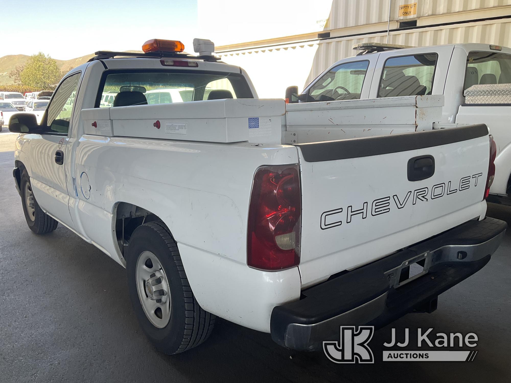 (Jurupa Valley, CA) 2003 Chevrolet Silverado 1500 Pickup Truck Runs & Moves