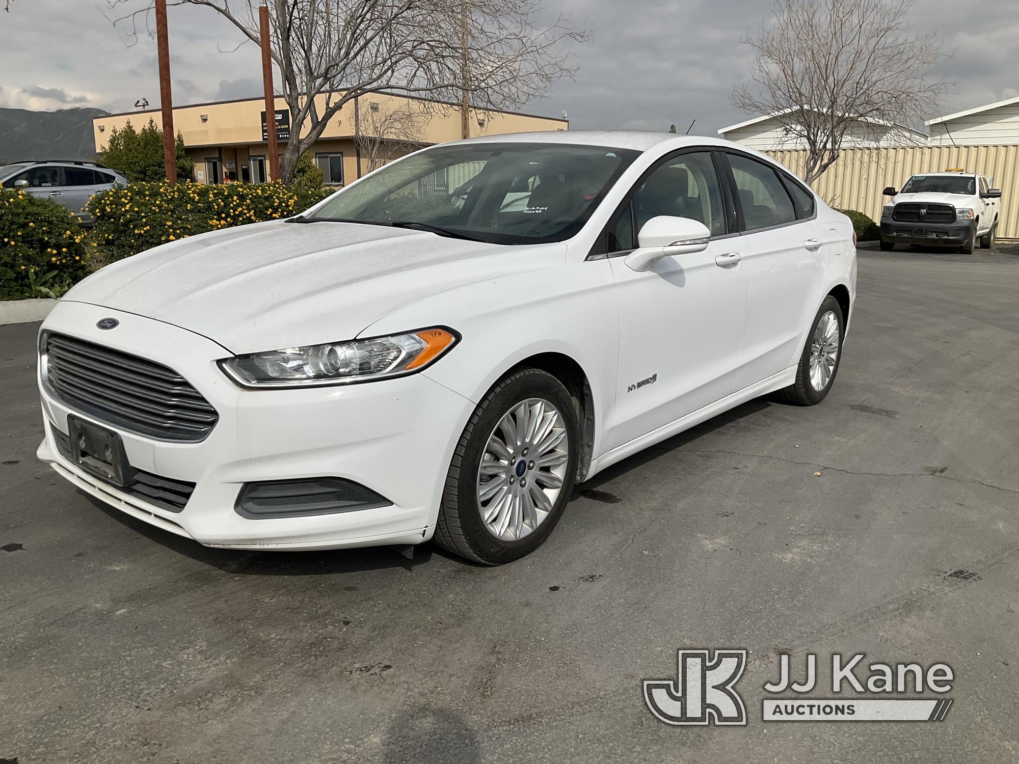 (Jurupa Valley, CA) 2014 Ford Fusion Hybrid 4-Door Sedan Runs & Moves, Missing Passenger Mirror, Ope