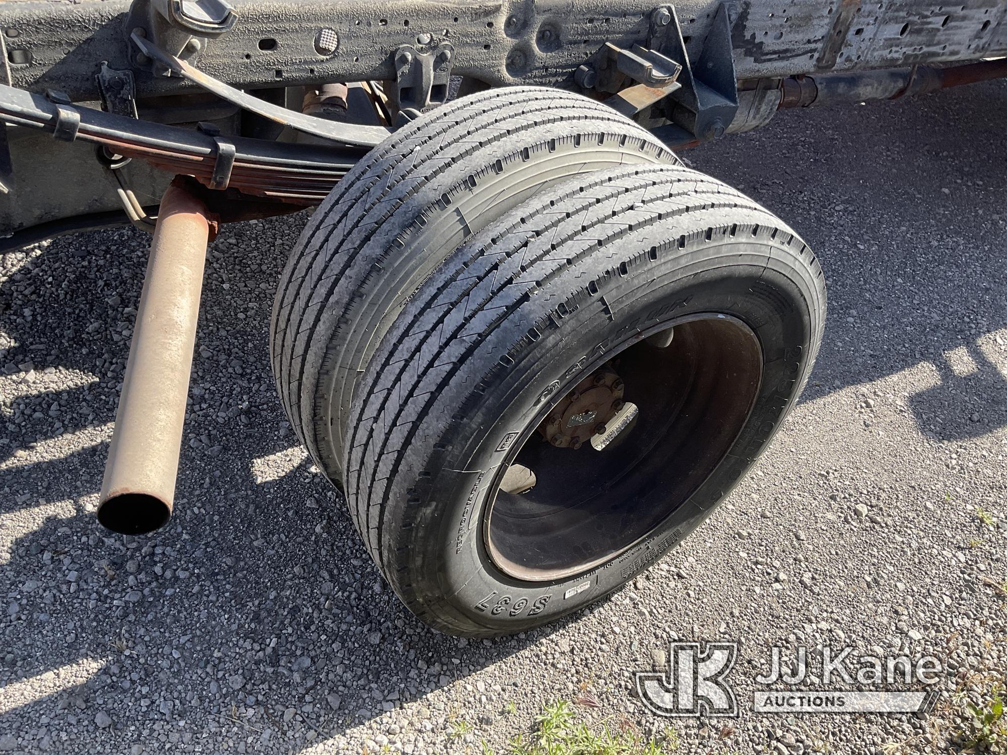 (Jurupa Valley, CA) 2005 Ford F-450 SD Cab & Chassis Engine Runs Rough, No Tail Lights, No Mudflaps,