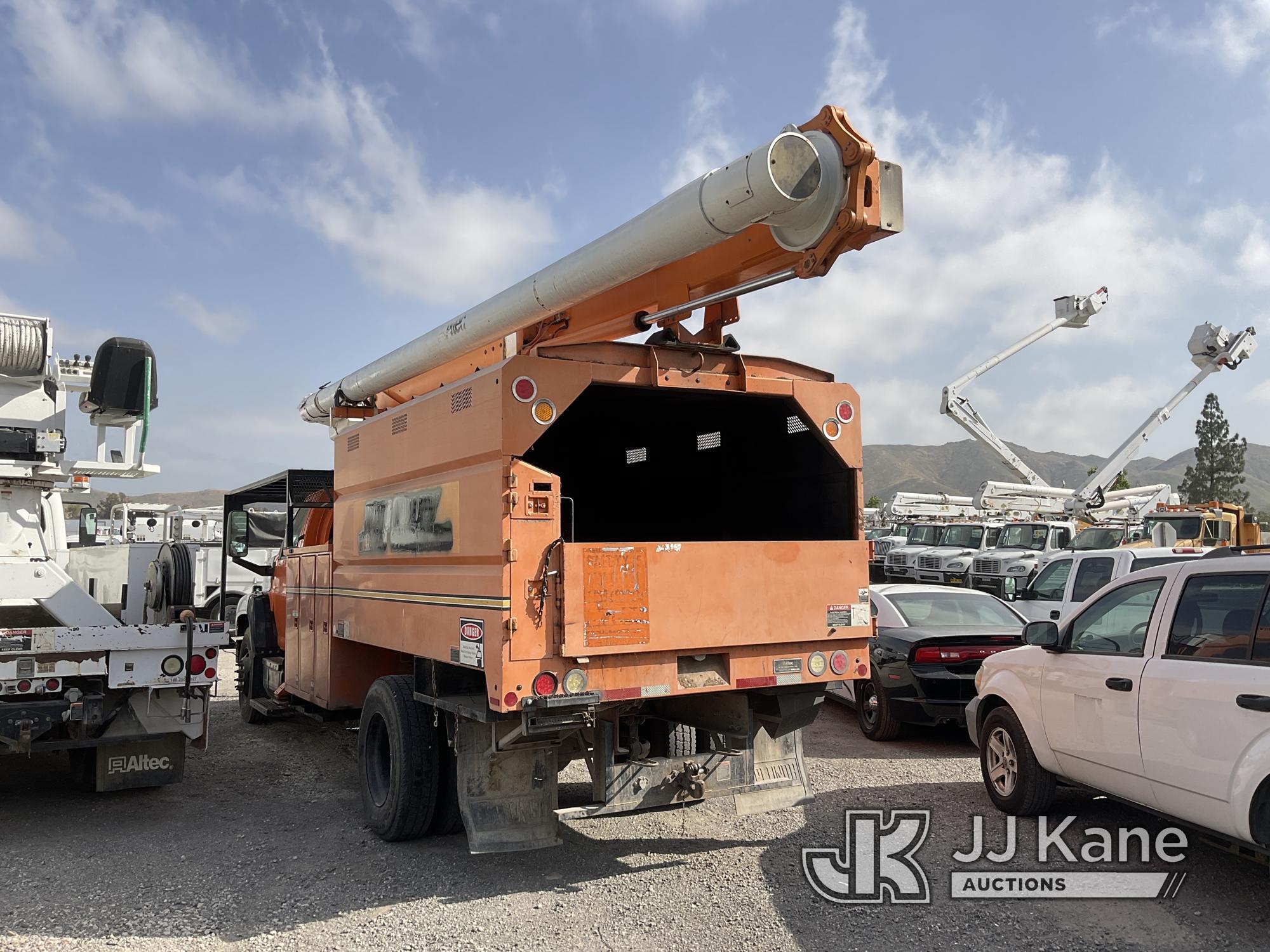 (Jurupa Valley, CA) Altec LRV60E70, Elevator Bucket Truck , 2009 GMC C7500 Chipper Dump Truck, Engin