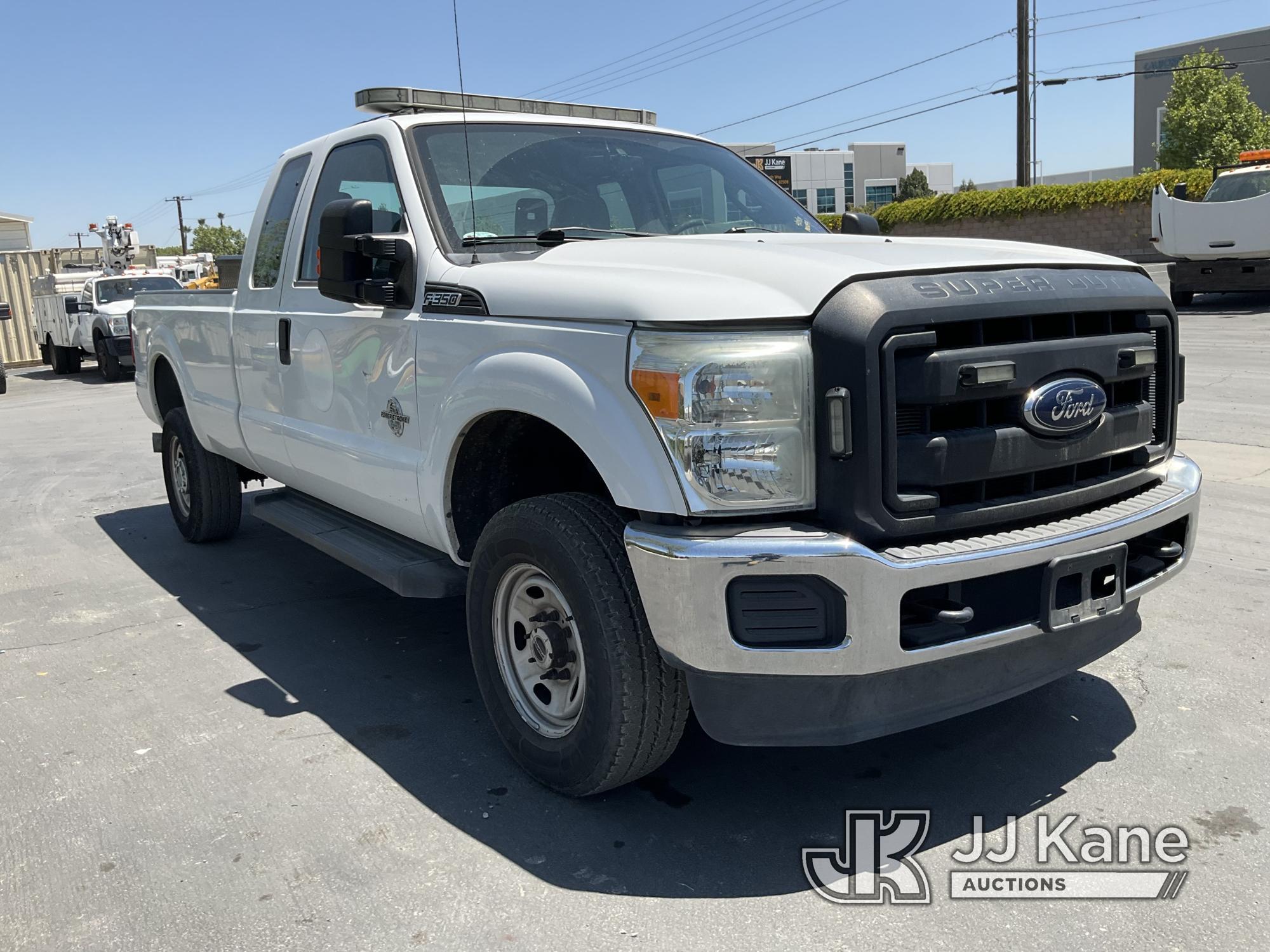 (Jurupa Valley, CA) 2015 Ford F350 4x4 Extended-Cab Pickup Truck Runs & Moves