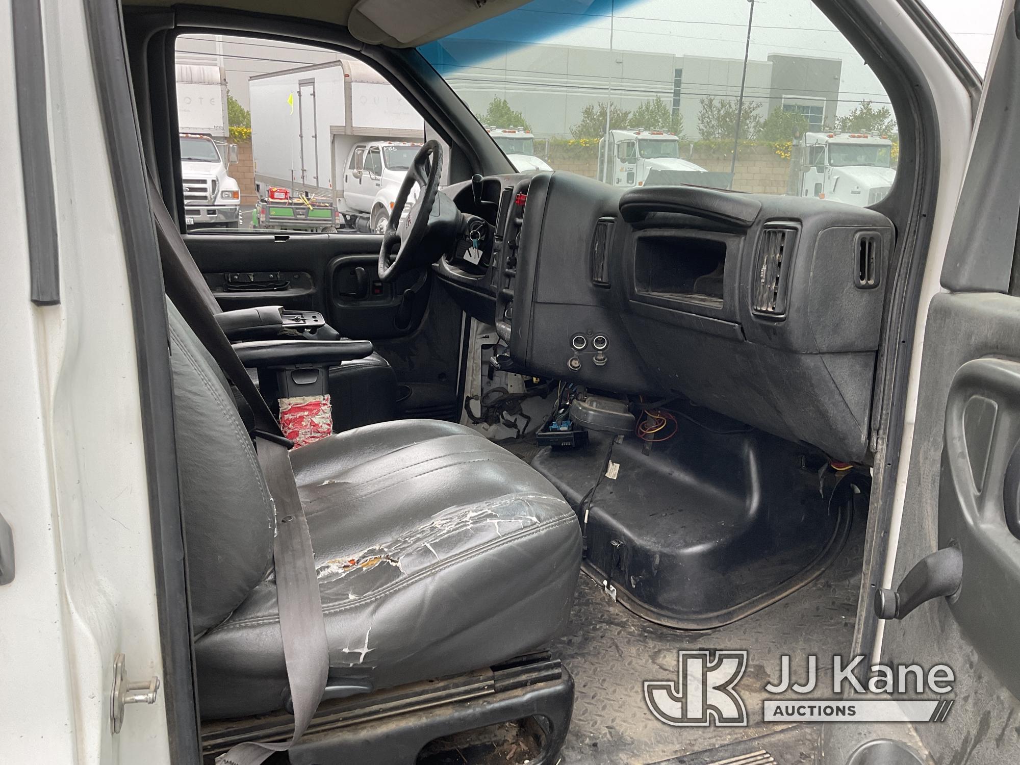 (Jurupa Valley, CA) 2007 GMC C5C042 Utility Truck Runs & Moves, Engine Runs Rough