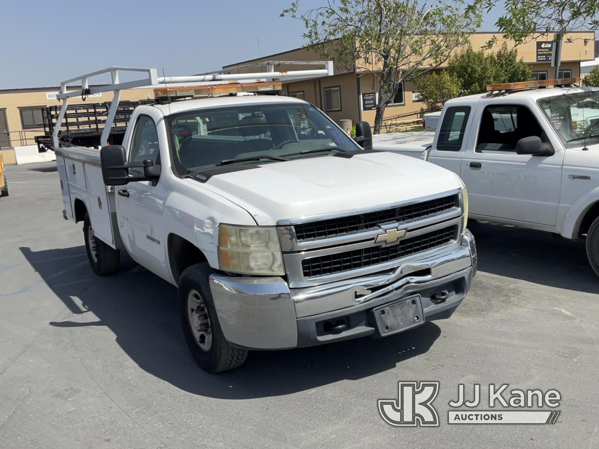 (Jurupa Valley, CA) 2010 Chevrolet Silverado 2500HD Regular Cab Pickup 2-DR Runs & Moves, Check Engi