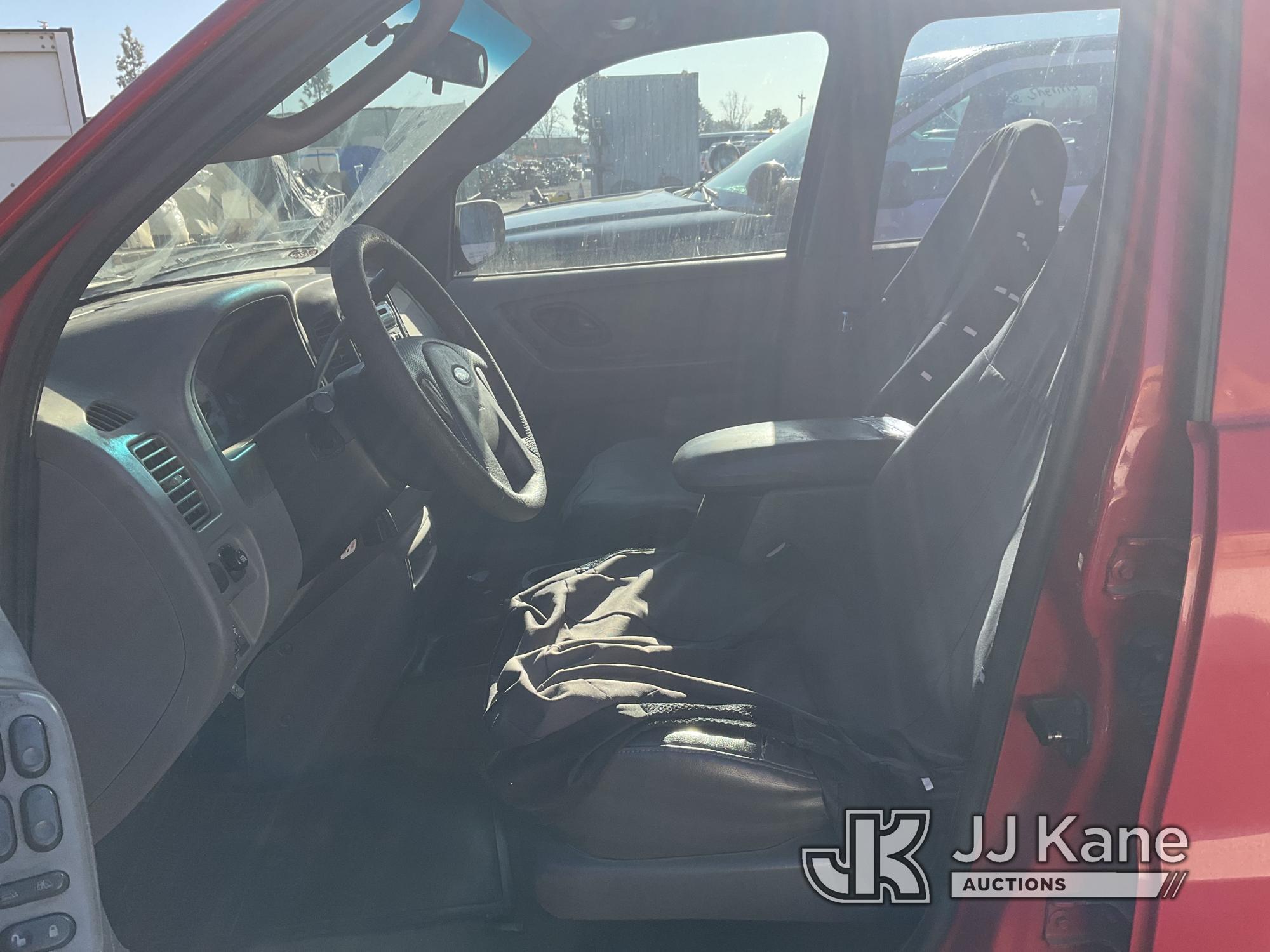 (Jurupa Valley, CA) 2002 Ford Escape XLS 4-Door Sport Utility Vehicle Runs & Moves) (Has Air Bag Lig