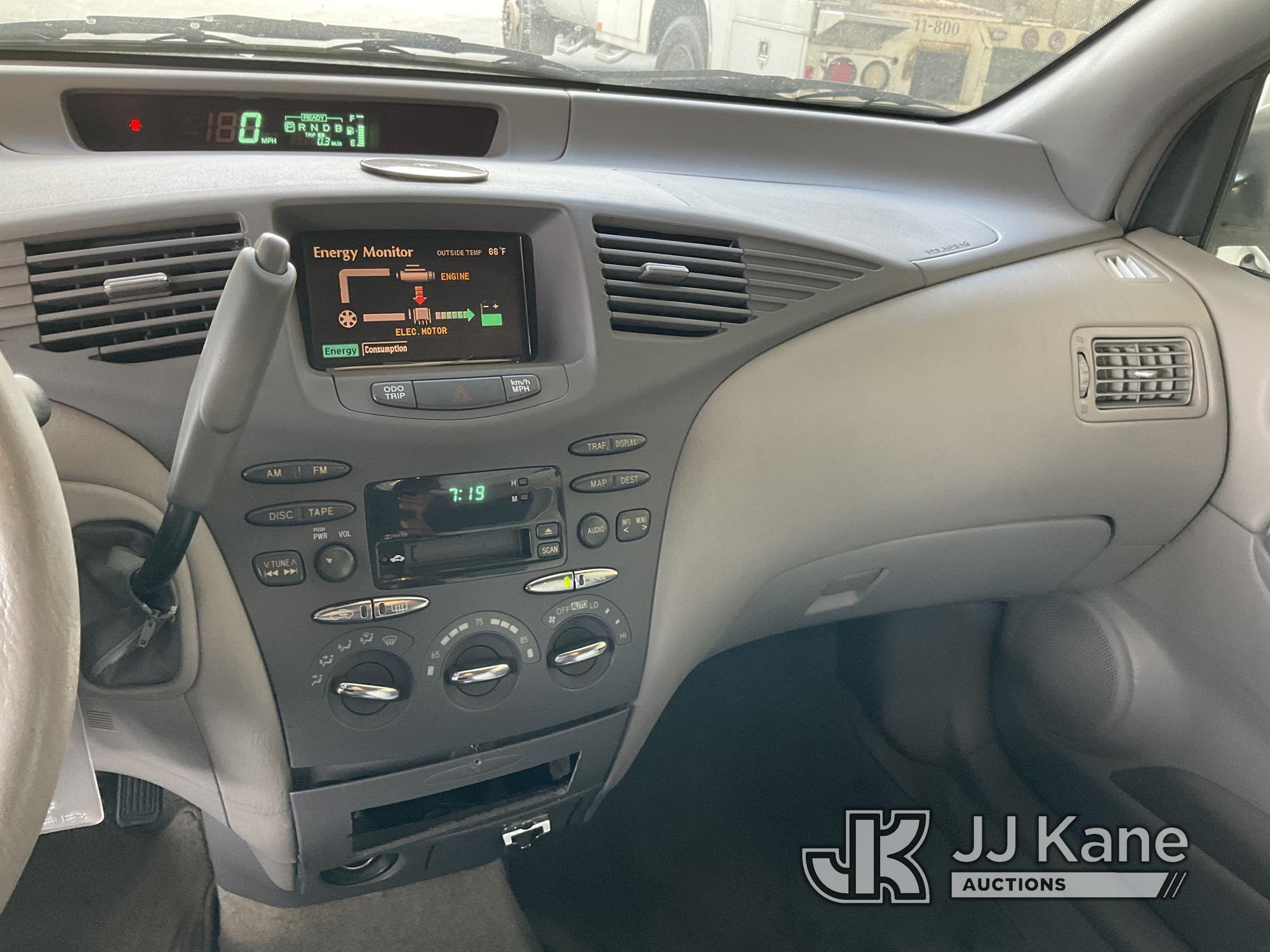 (Jurupa Valley, CA) 2002 Toyota Prius Hybrid 4-Door Sedan Runs & Moves