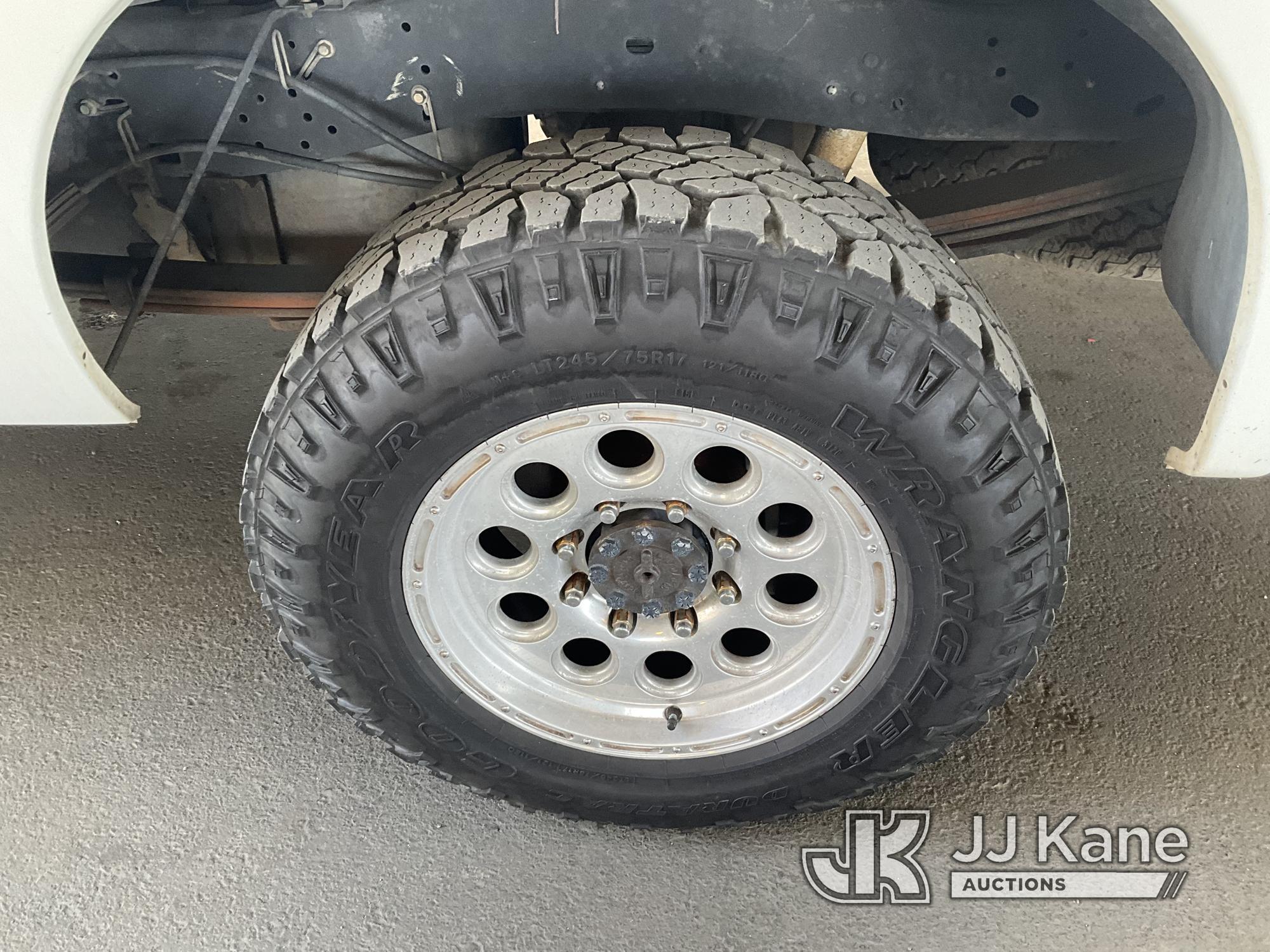 (Jurupa Valley, CA) 2009 Ford F250 4x4 XL Extended-Cab Pickup Truck Run & Moves Tire Light Is On