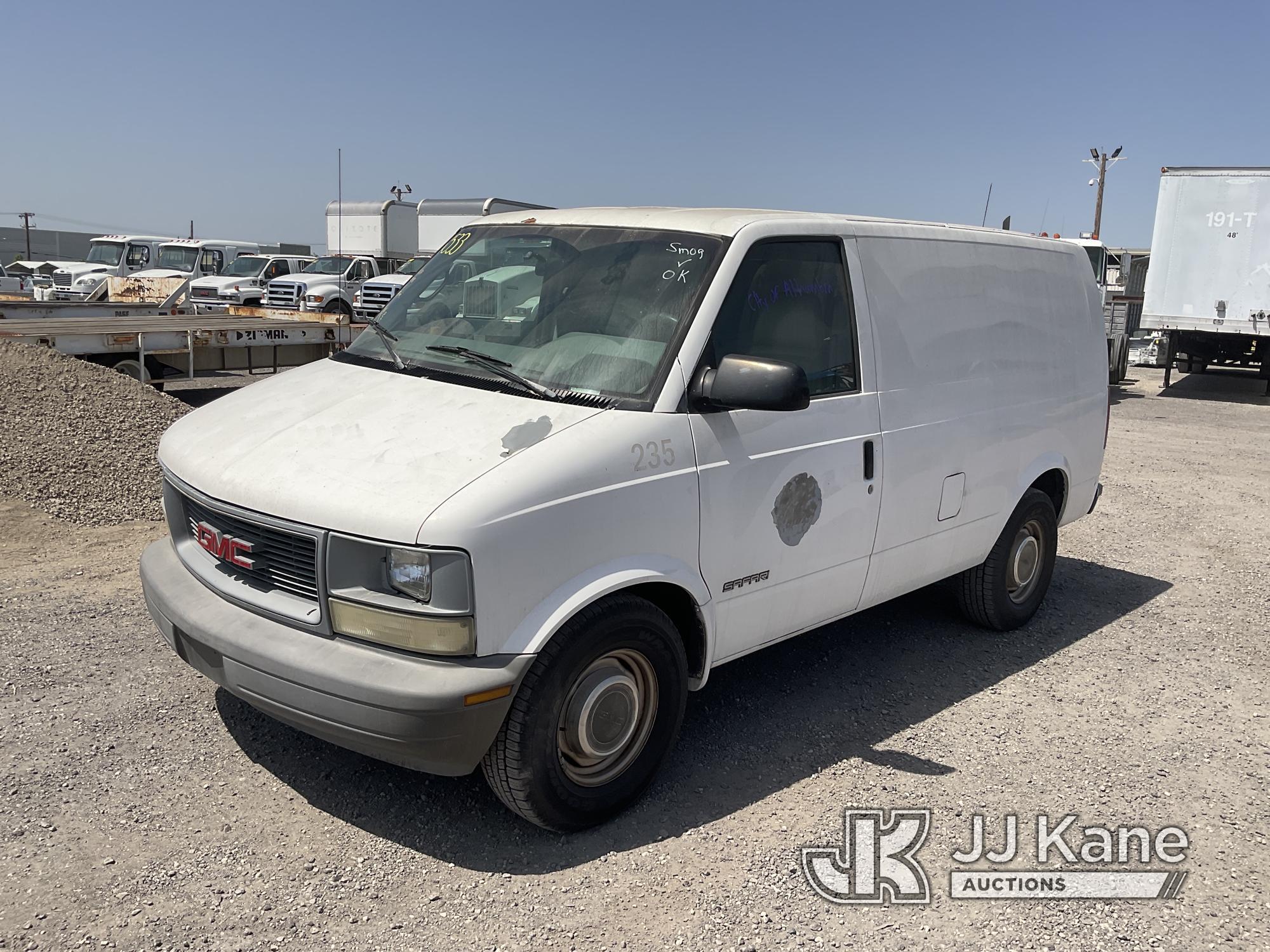 (Jurupa Valley, CA) 1995 GMC Safari Cargo Van Runs & Moves, Paint Damage