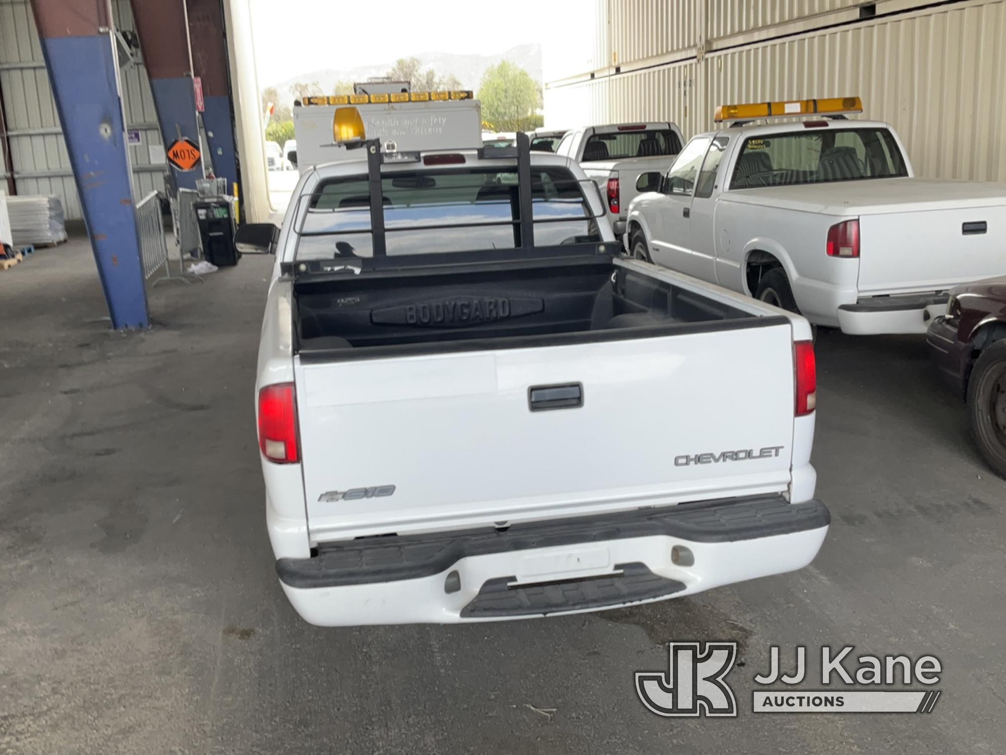 (Jurupa Valley, CA) 2002 Chevrolet S10 Pickup Truck Runs & Moves, Overheats