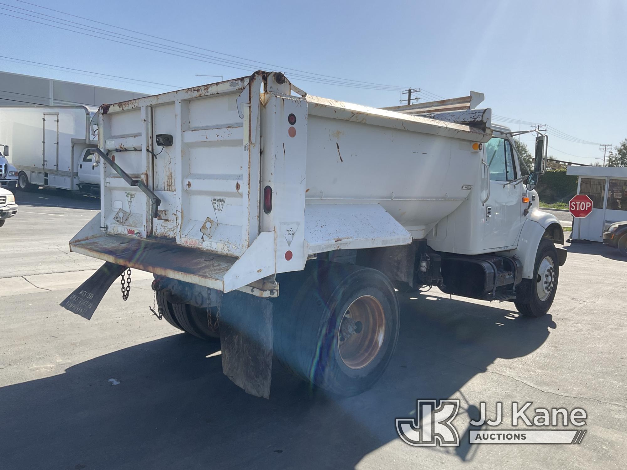 (Jurupa Valley, CA) 2002 International 4900 Dump Truck Runs & Moves