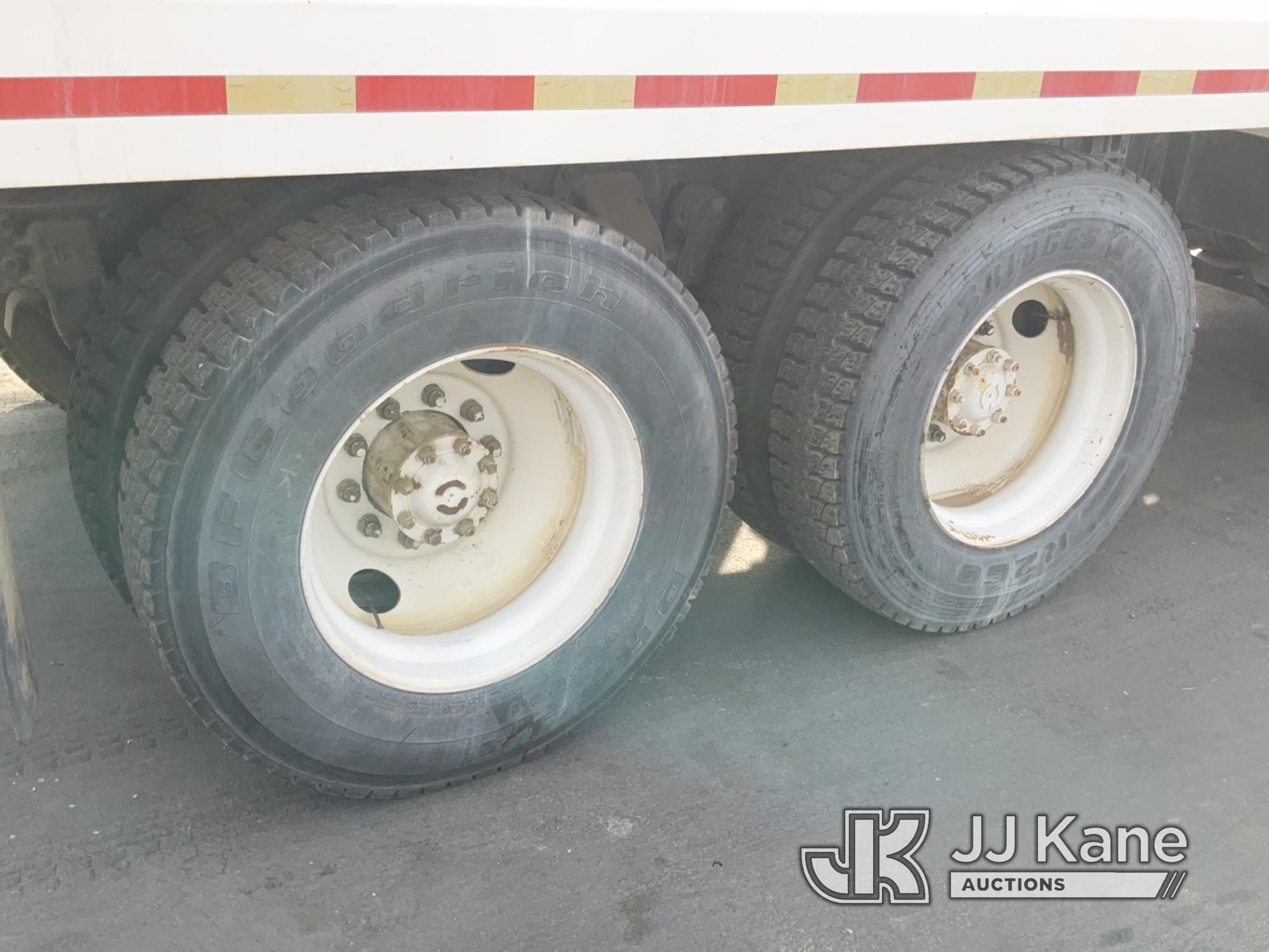 (Jurupa Valley, CA) 1994 Ford L9000 Aeromax T/A Water Truck Runs & Operates