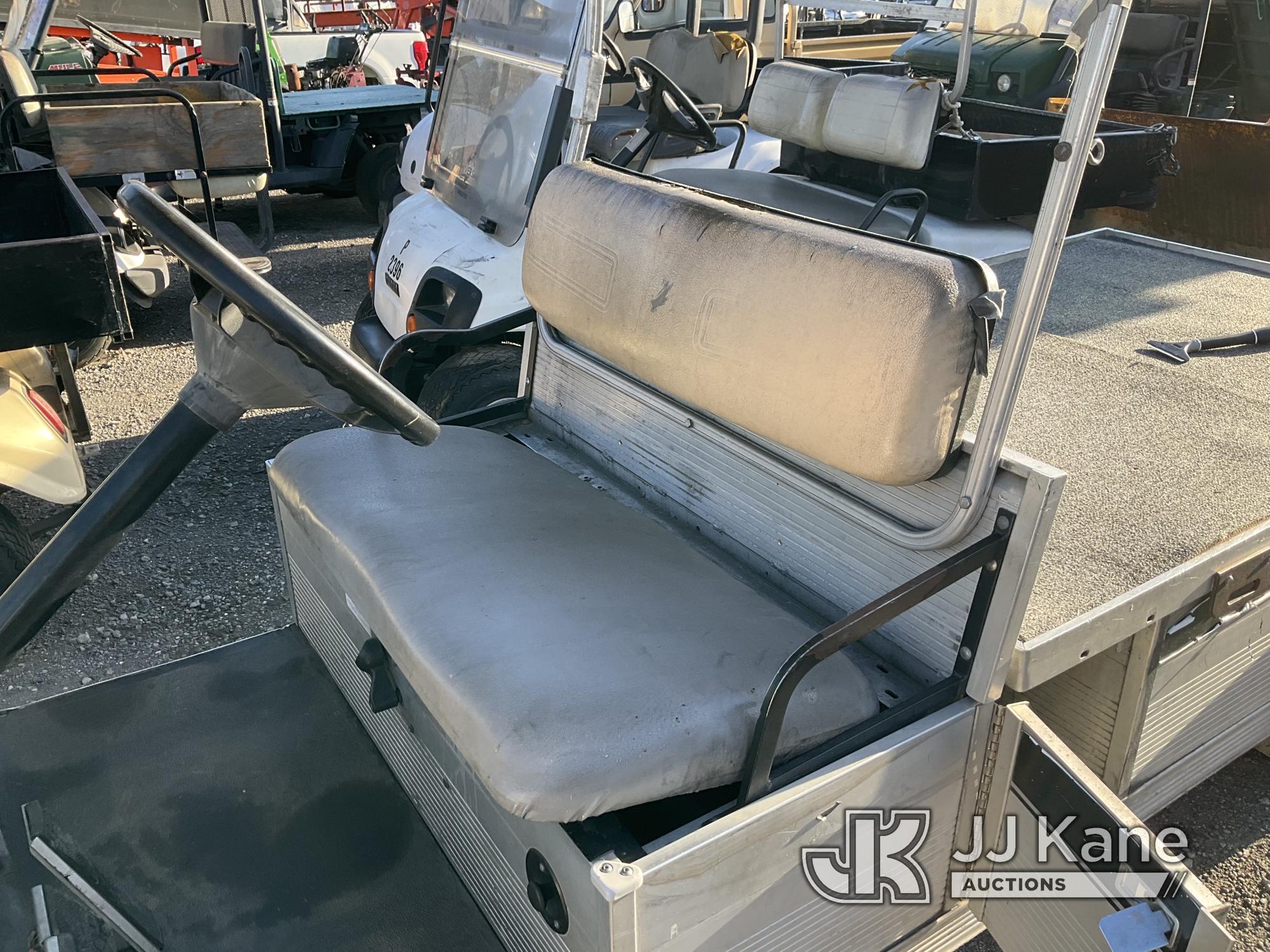 (Jurupa Valley, CA) 2005 Club Car Golf Cart Golf Cart Not Running, Missing Key, Missing Battery, Una