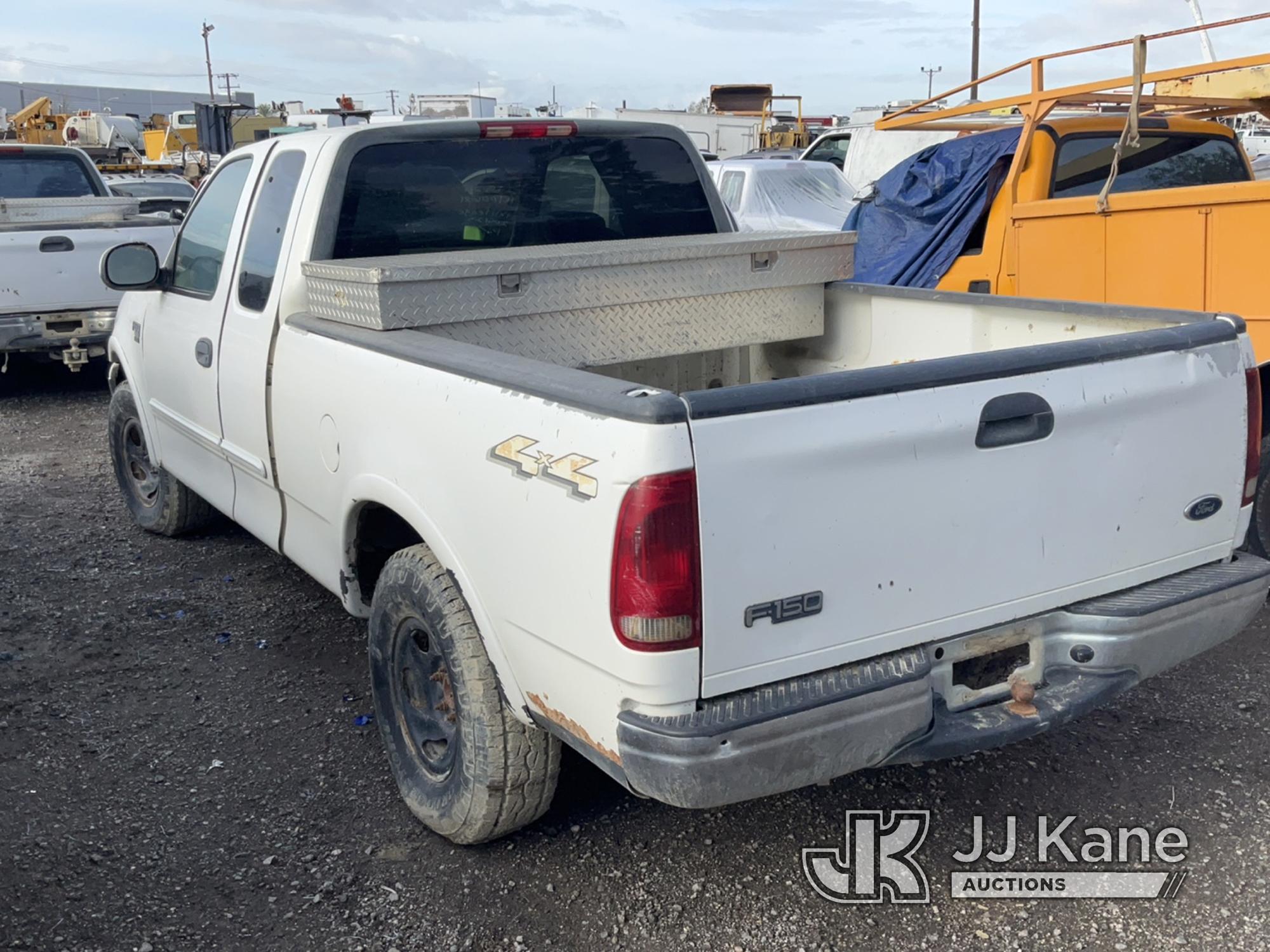 (Jurupa Valley, CA) 2002 Ford F150 4x4 Pickup Truck Not Running , Missing Head Light