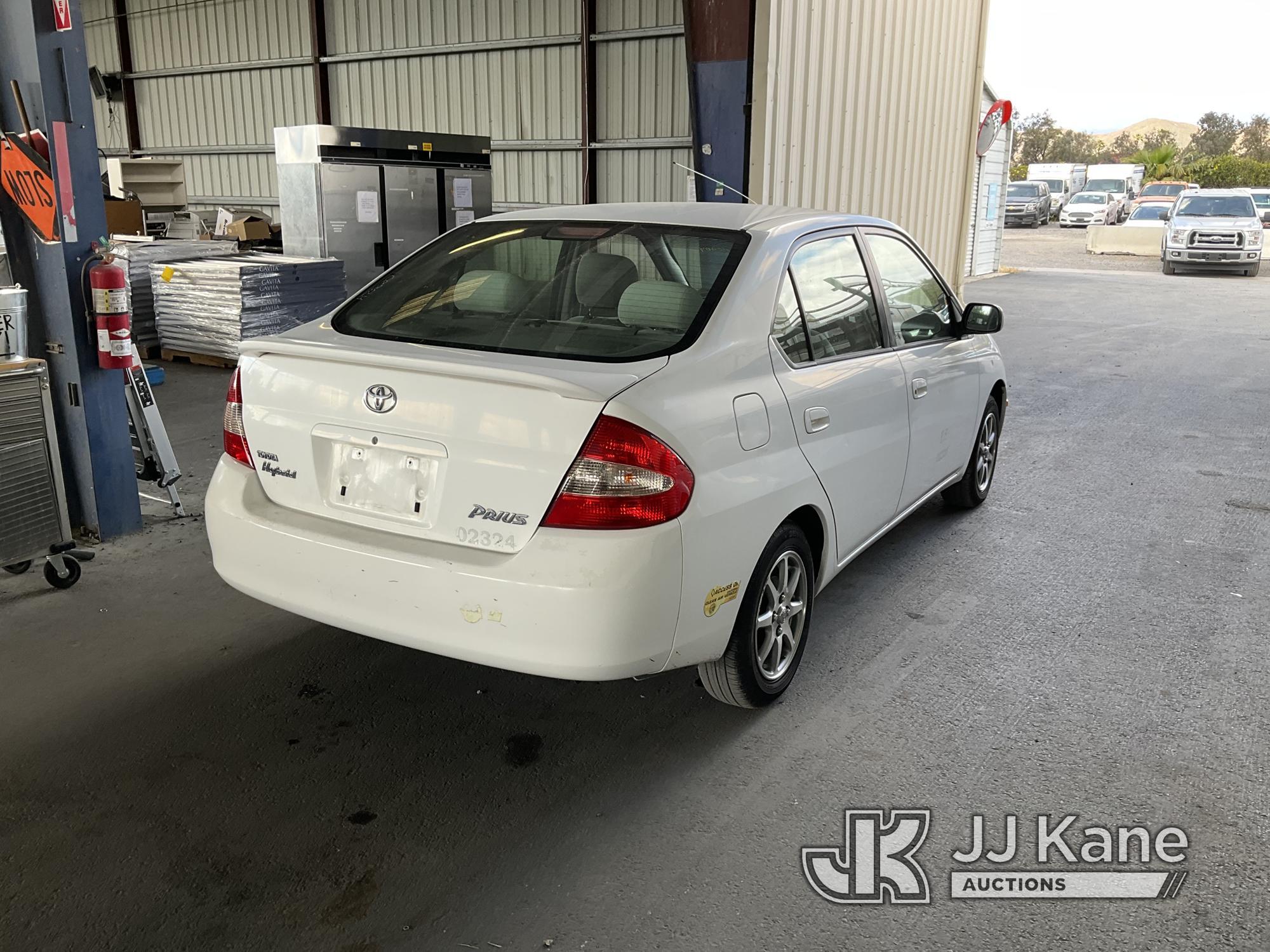 (Jurupa Valley, CA) 2002 Toyota Prius Hybrid 4-Door Sedan Runs & Moves