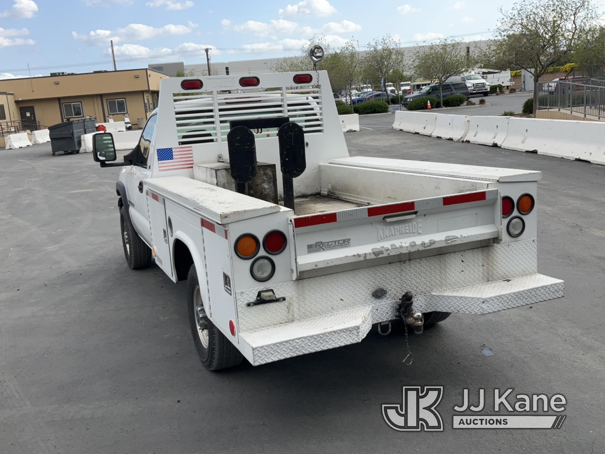 (Jurupa Valley, CA) 2001 GMC Sierra 2500HD Regular Cab Pickup 2-DR Runs & Moves