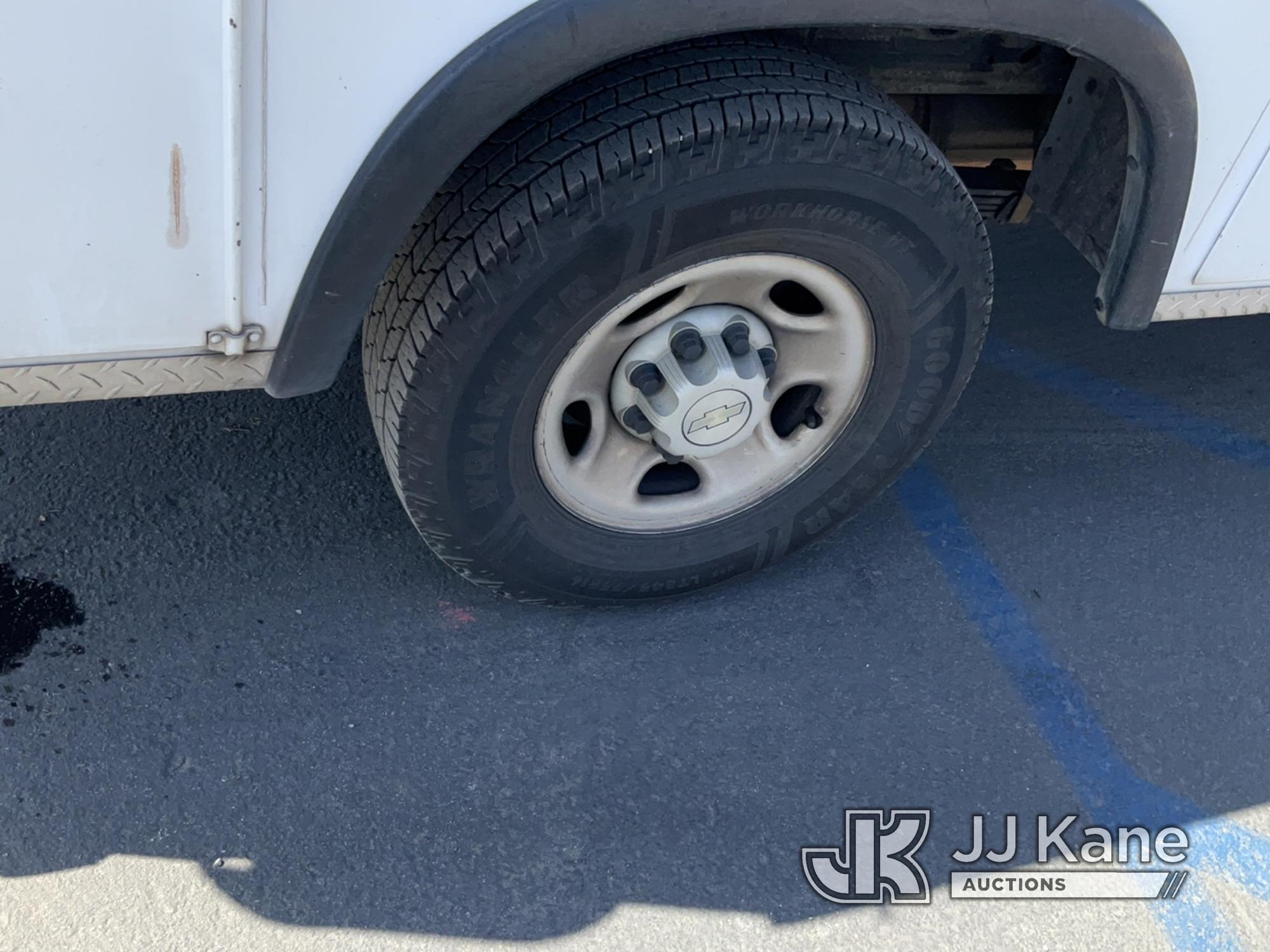 (Jurupa Valley, CA) 2005 Chevrolet Silverado 2500HD Regular Cab Pickup 2-DR Runs & Moves, Check Engi