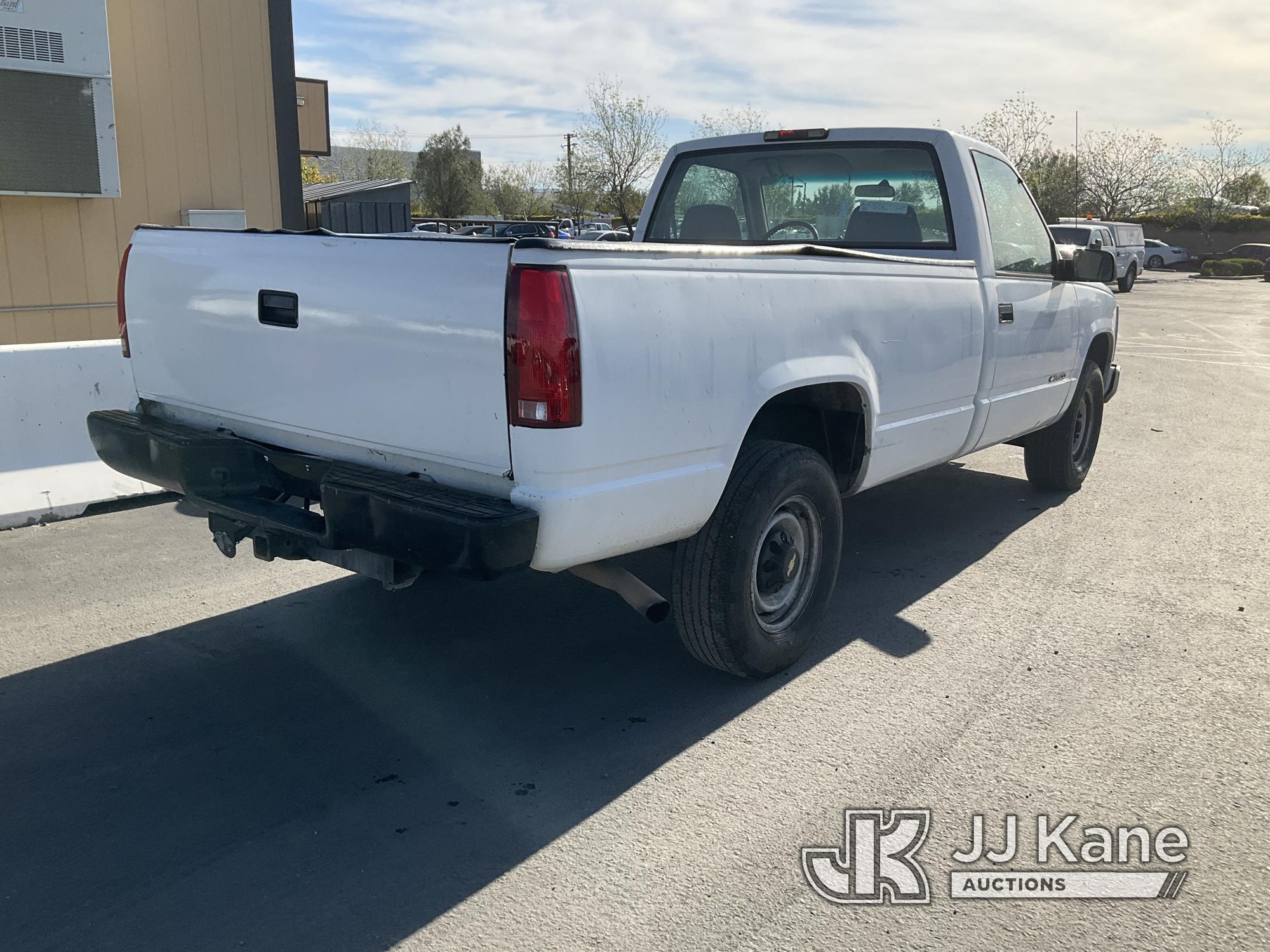 (Jurupa Valley, CA) 2000 Chevrolet 3500 Regular Cab Pickup 2-DR Runs & Moves Missing GVWR Sticker, N