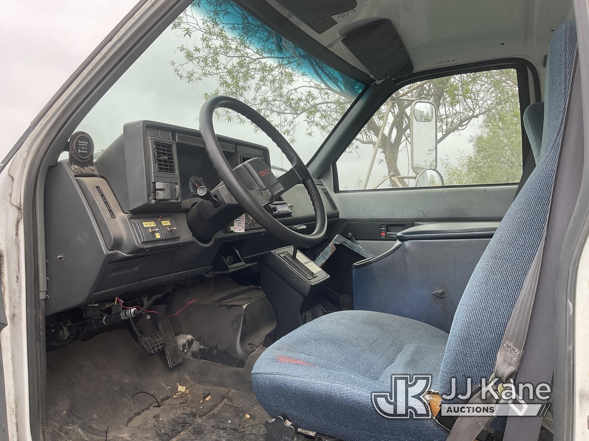 (Jurupa Valley, CA) 1995 Chevrolet C6H042 Utility Truck Runs & Moves