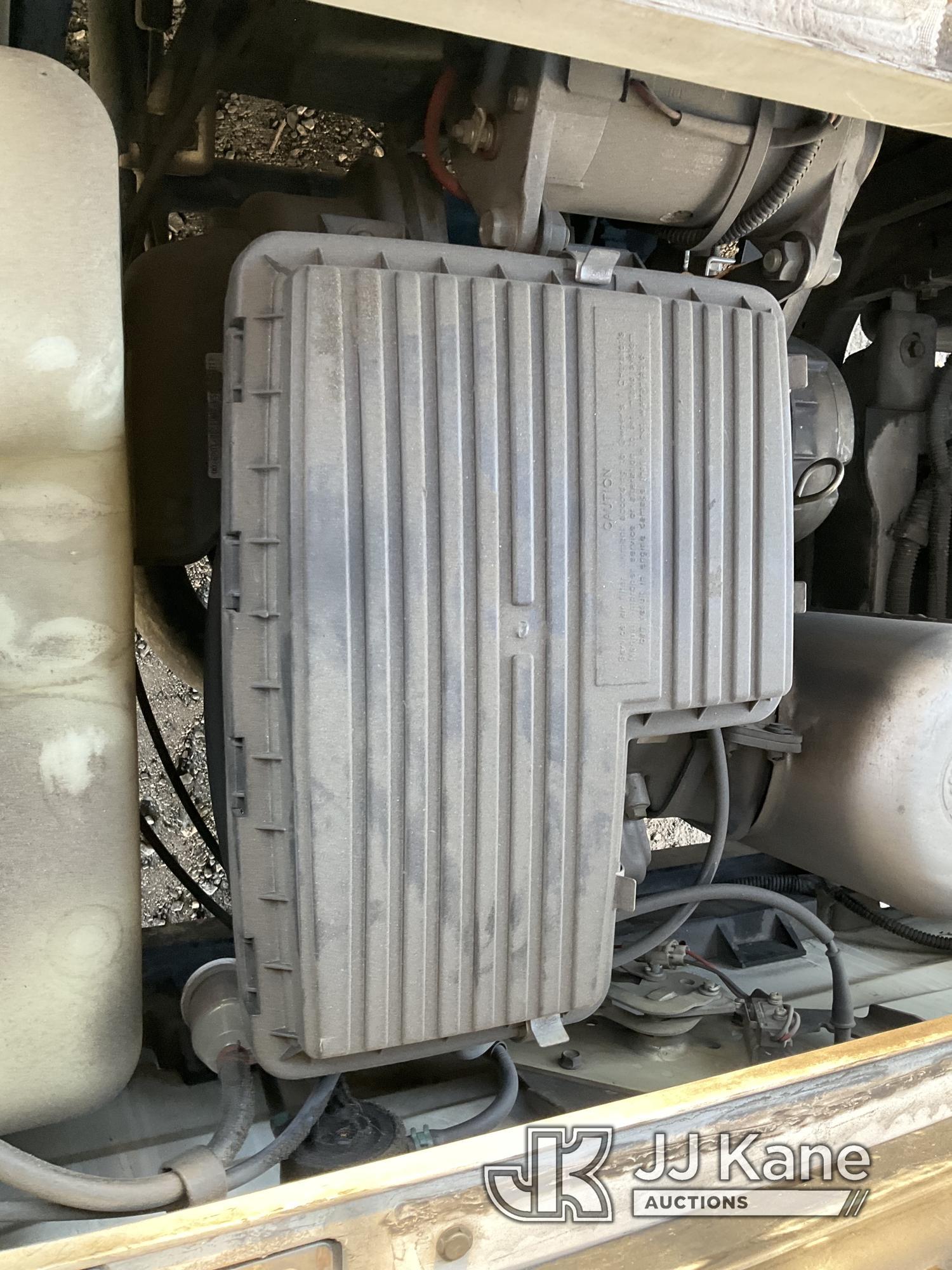 (Jurupa Valley, CA) 2011 Yamaha Golf Cart Runs & Moves, Operates Without Key, True Hours Unknown