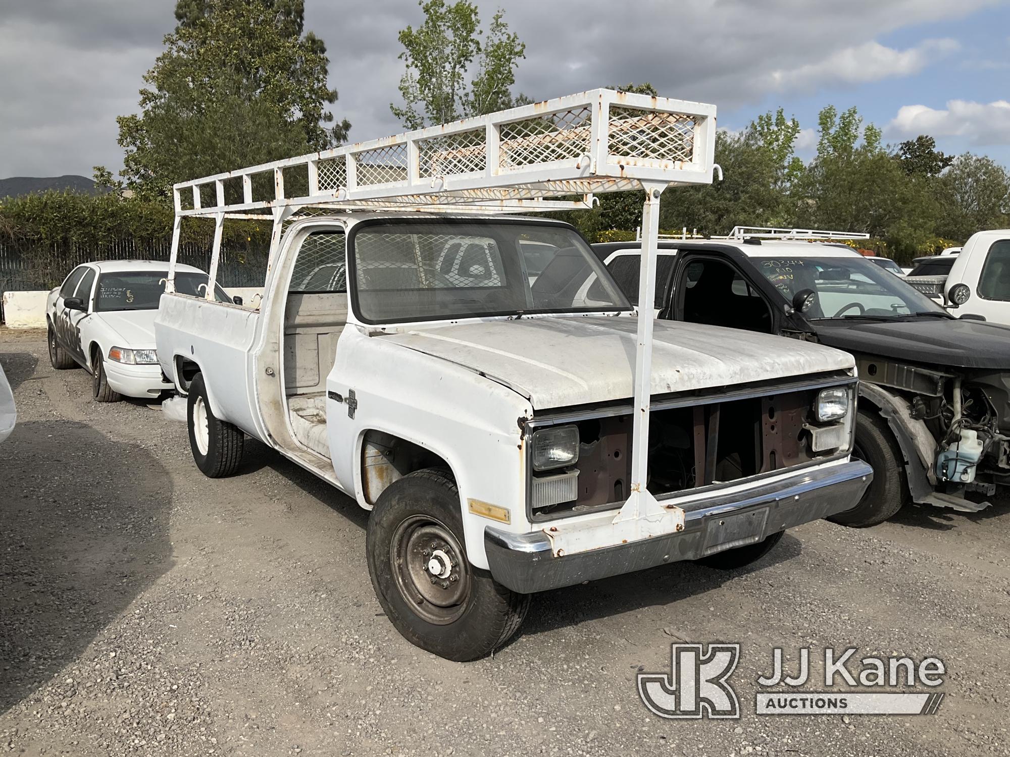 (Jurupa Valley, CA) 1987 Chevrolet R20 Regular Cab Pickup 2-DR Not Running, Interior Stripped Of Par