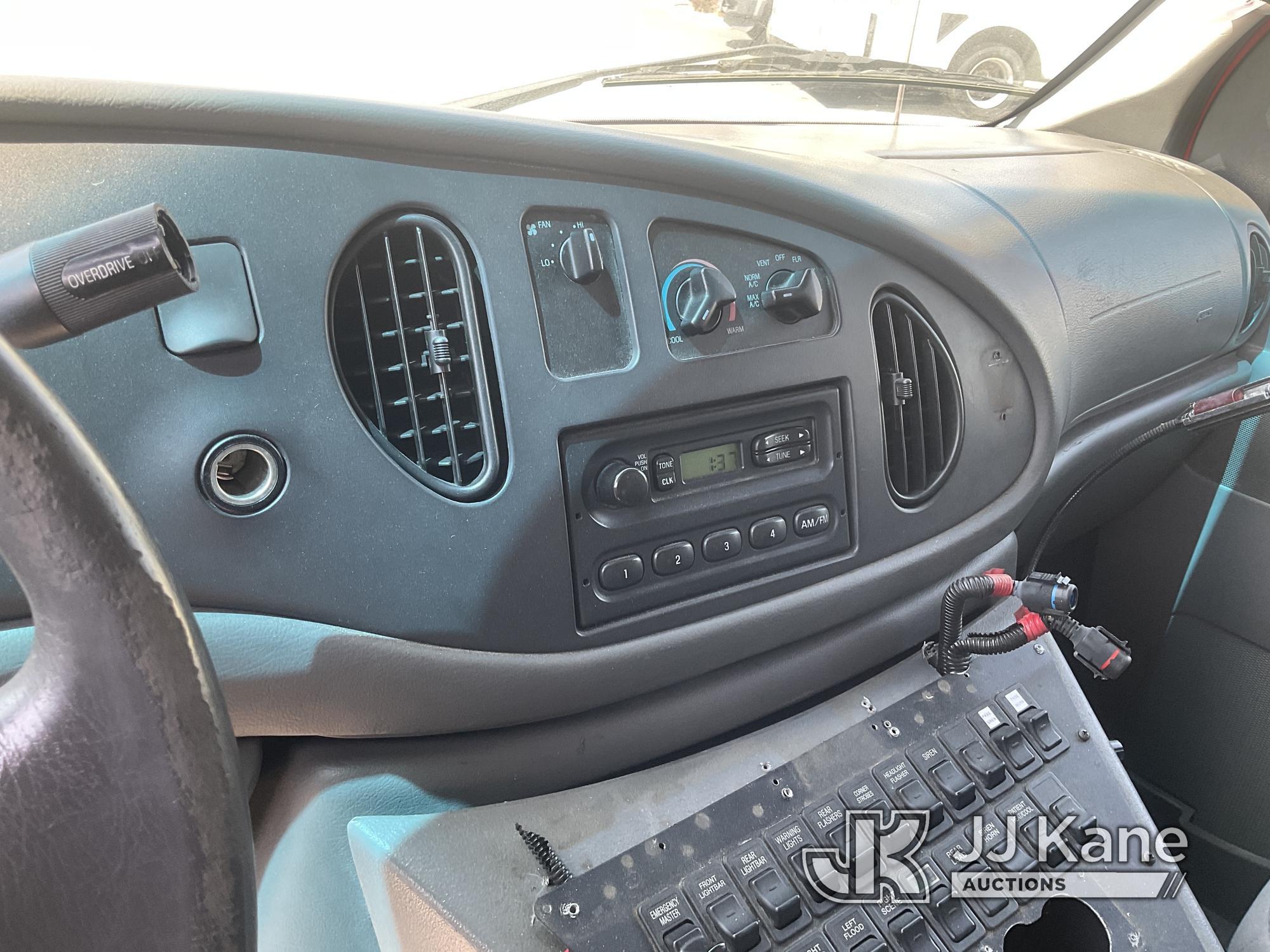 (Jurupa Valley, CA) 2006 Ford Econoline 450 Cutaway Ambulance Runs & Moves, Windshield Cracked