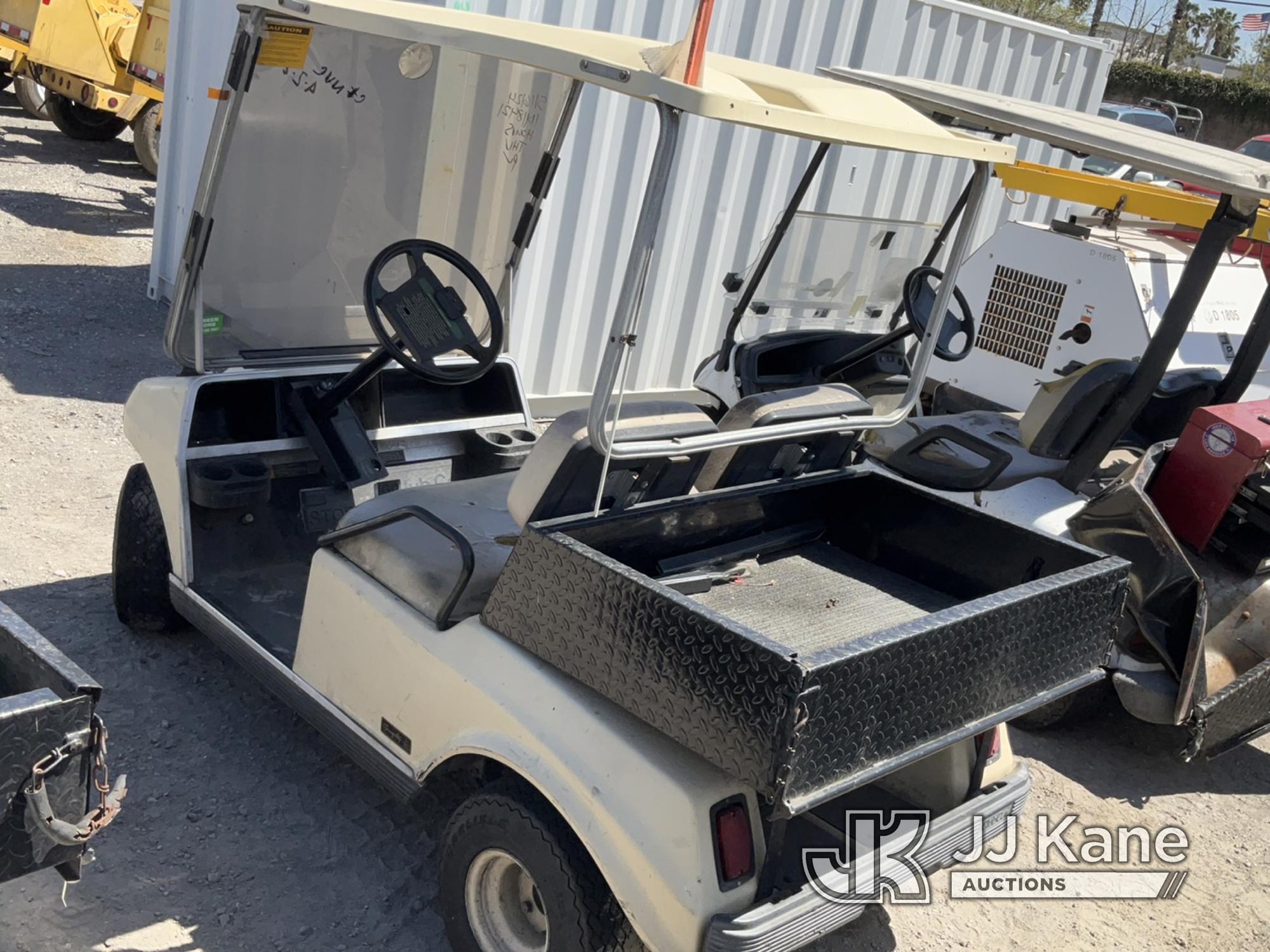 (Jurupa Valley, CA) 1995 Club Car Golf Cart Golf Cart Not Running , No key , Missing Parts