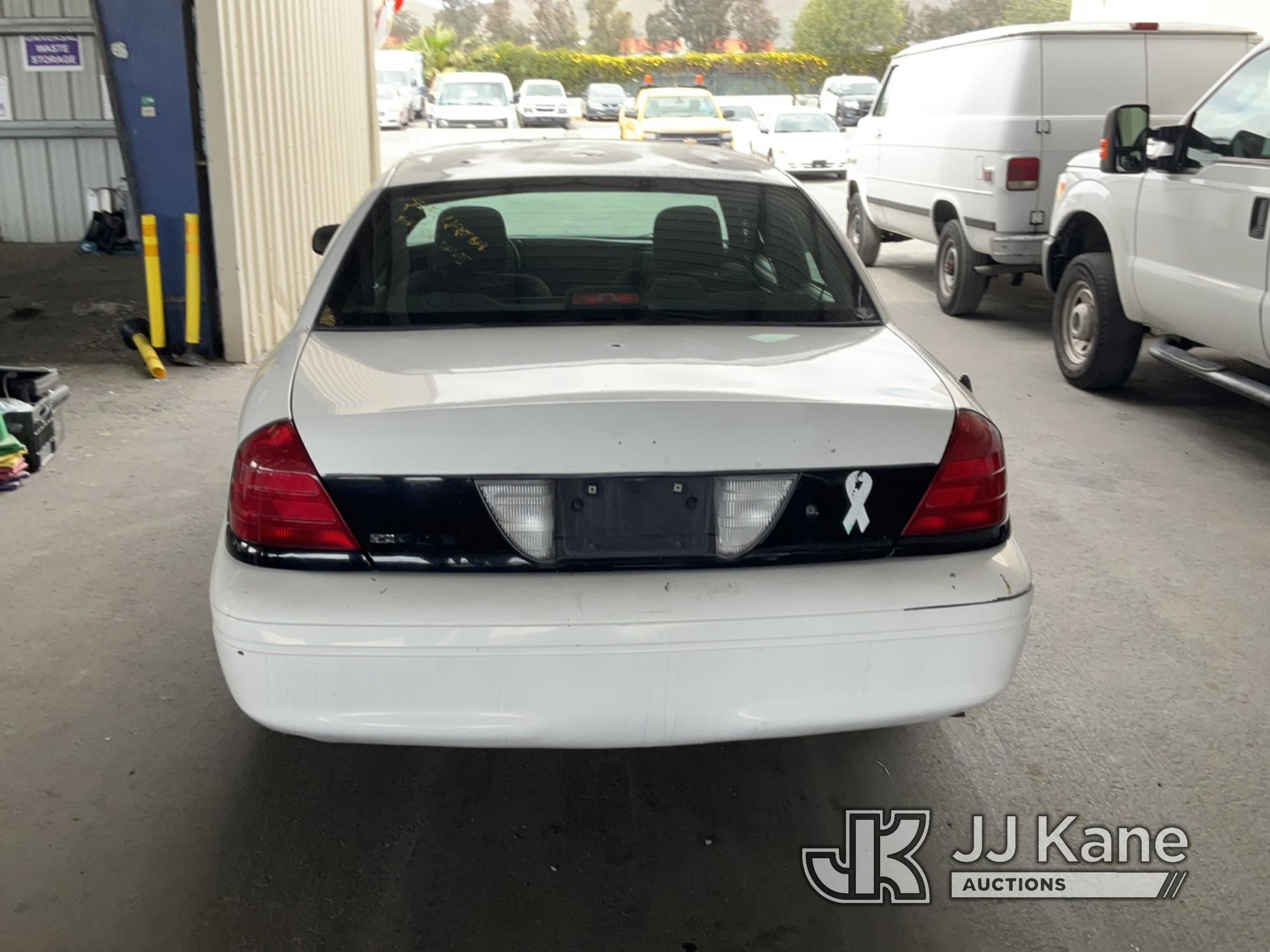 (Jurupa Valley, CA) 2005 Ford Crown Victoria Police Interceptor 4-Door Sedan Runs & Moves, Missing R