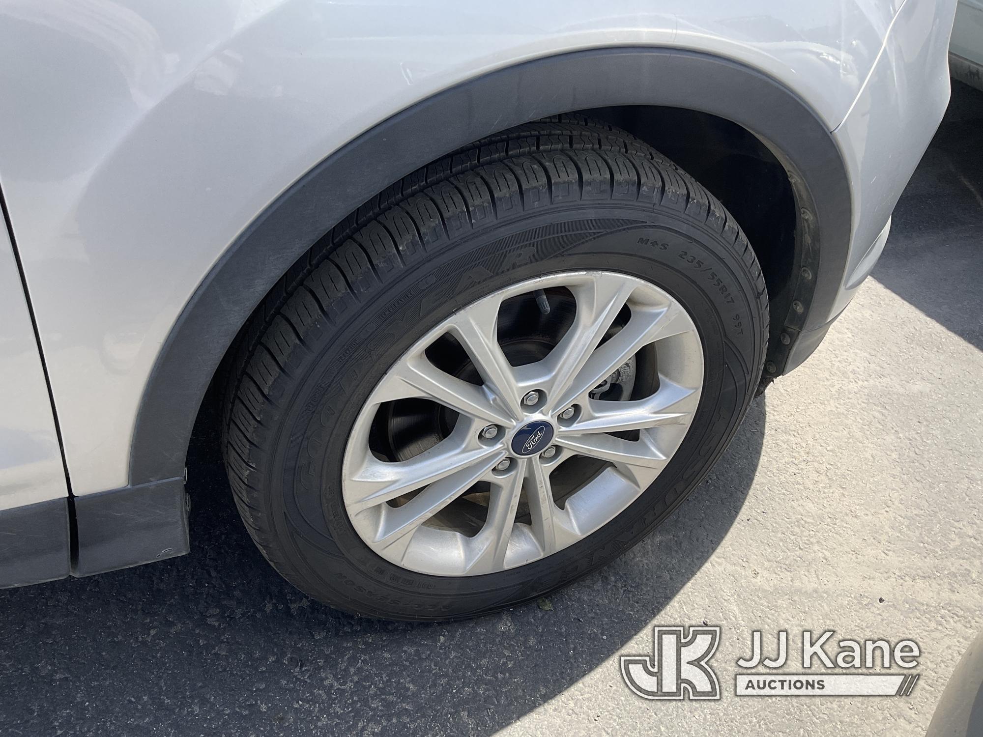 (Jurupa Valley, CA) 2018 Ford Escape 4x4 Sport Utility Vehicle Runs, Bad Transmission, Must Be Towed