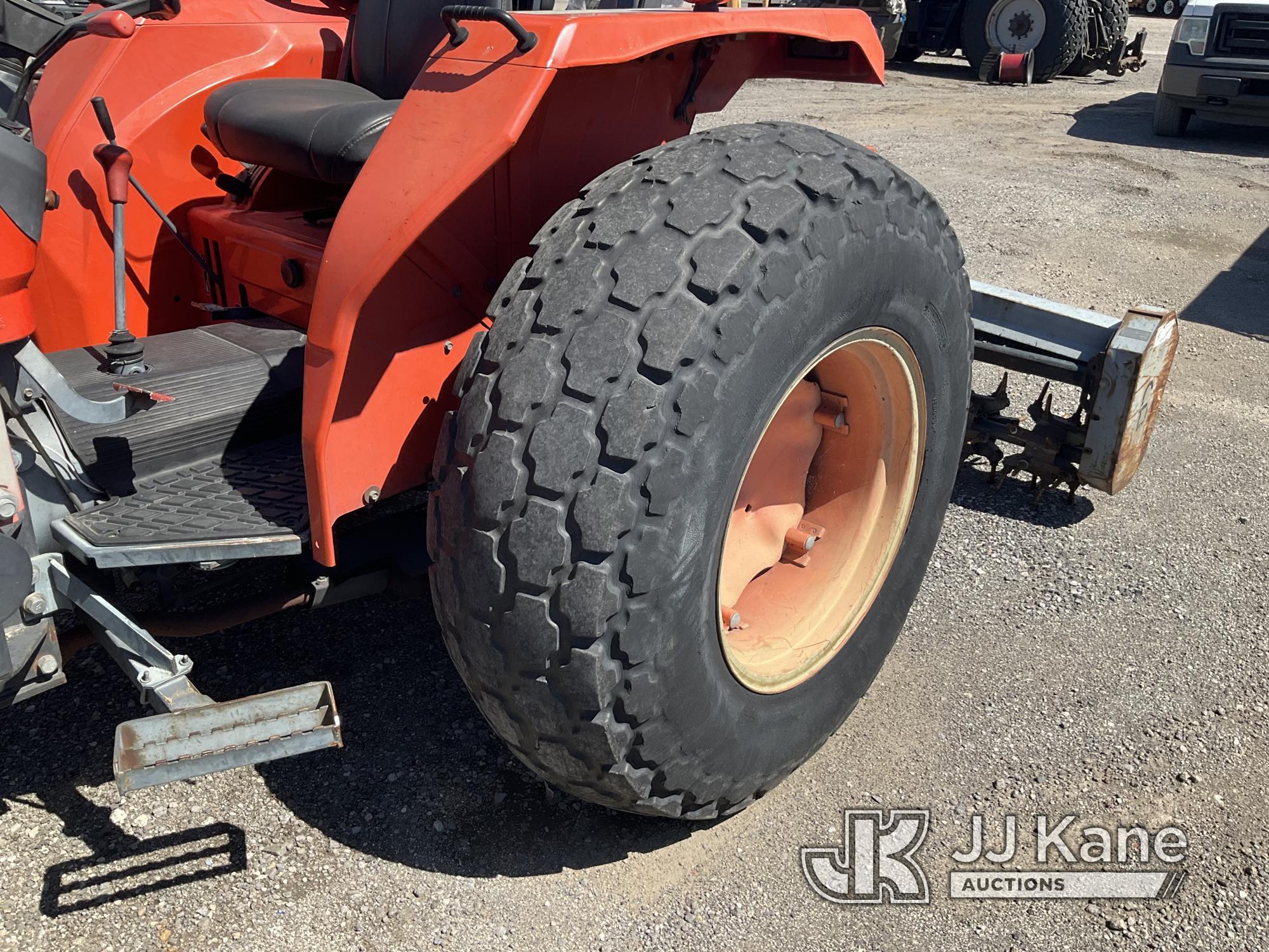 (Jurupa Valley, CA) 1985 Kubota M570 Tractor Loader (Bill of Sale). Runs does not Drive