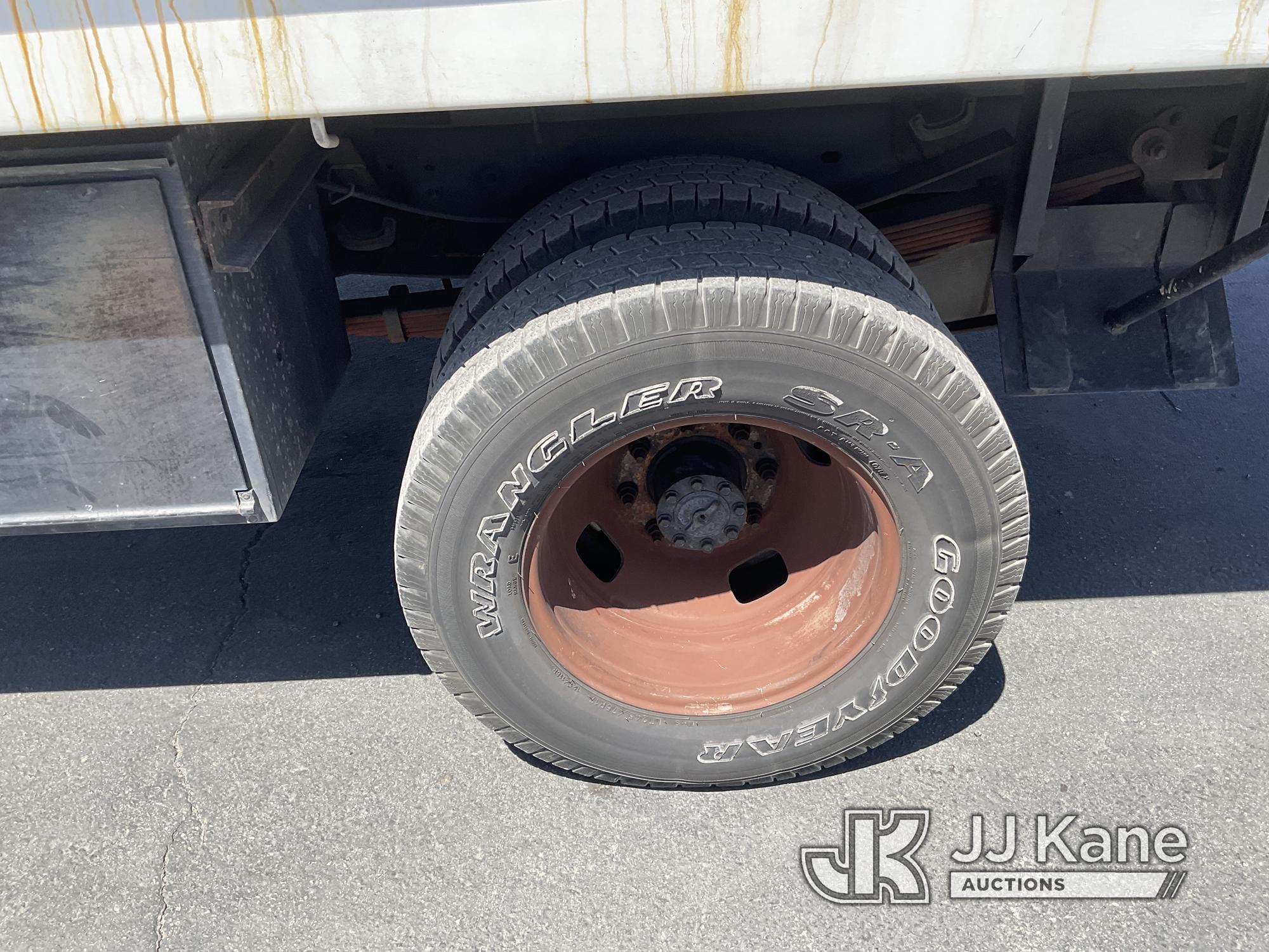 (Jurupa Valley, CA) 2008 Ford F350 SD Dump Truck Runs & Moves