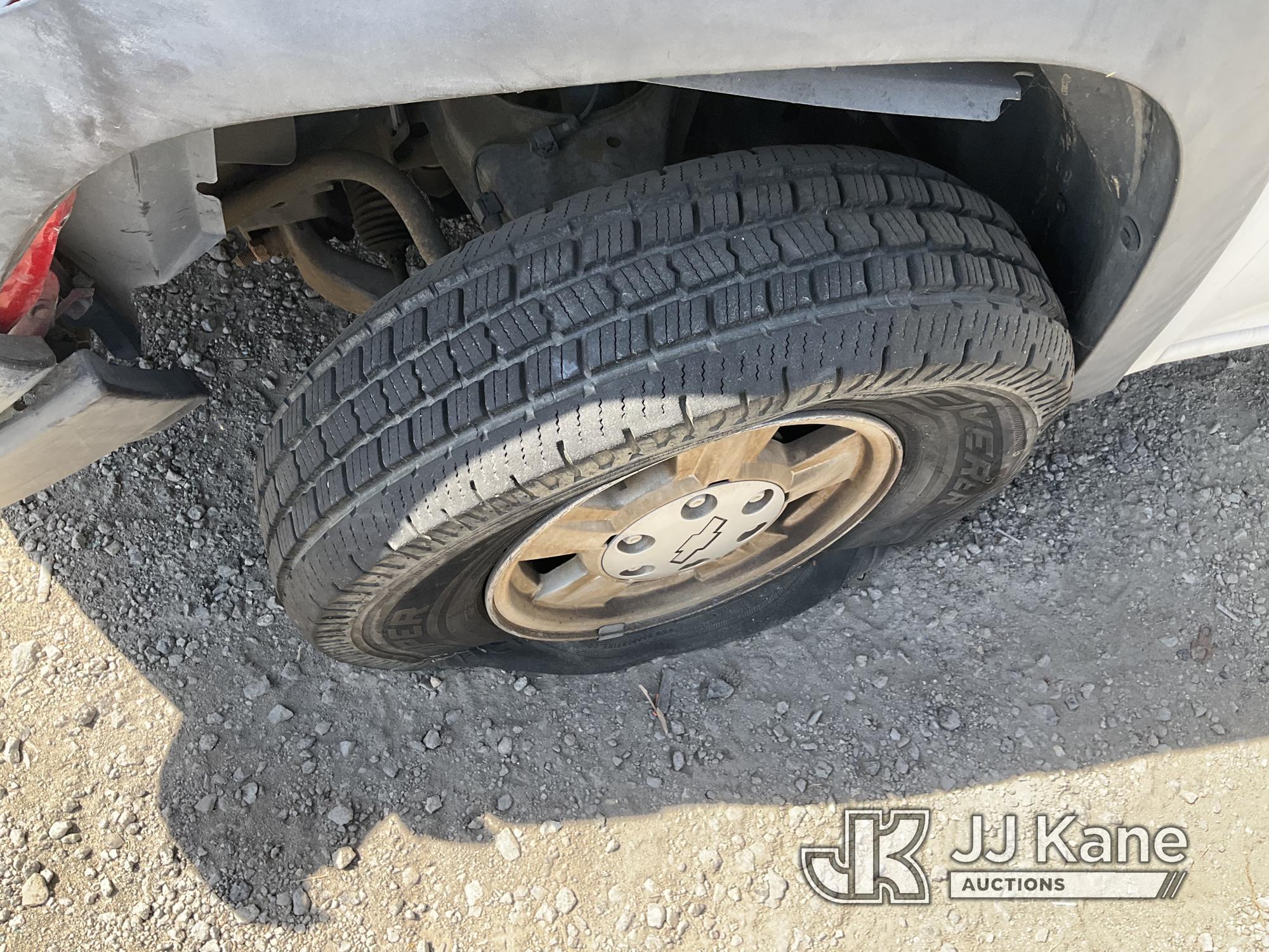 (Jurupa Valley, CA) 2005 Chevrolet Colorado 4x4 Crew-Cab Pickup Truck Not Running, Front End Wrecked